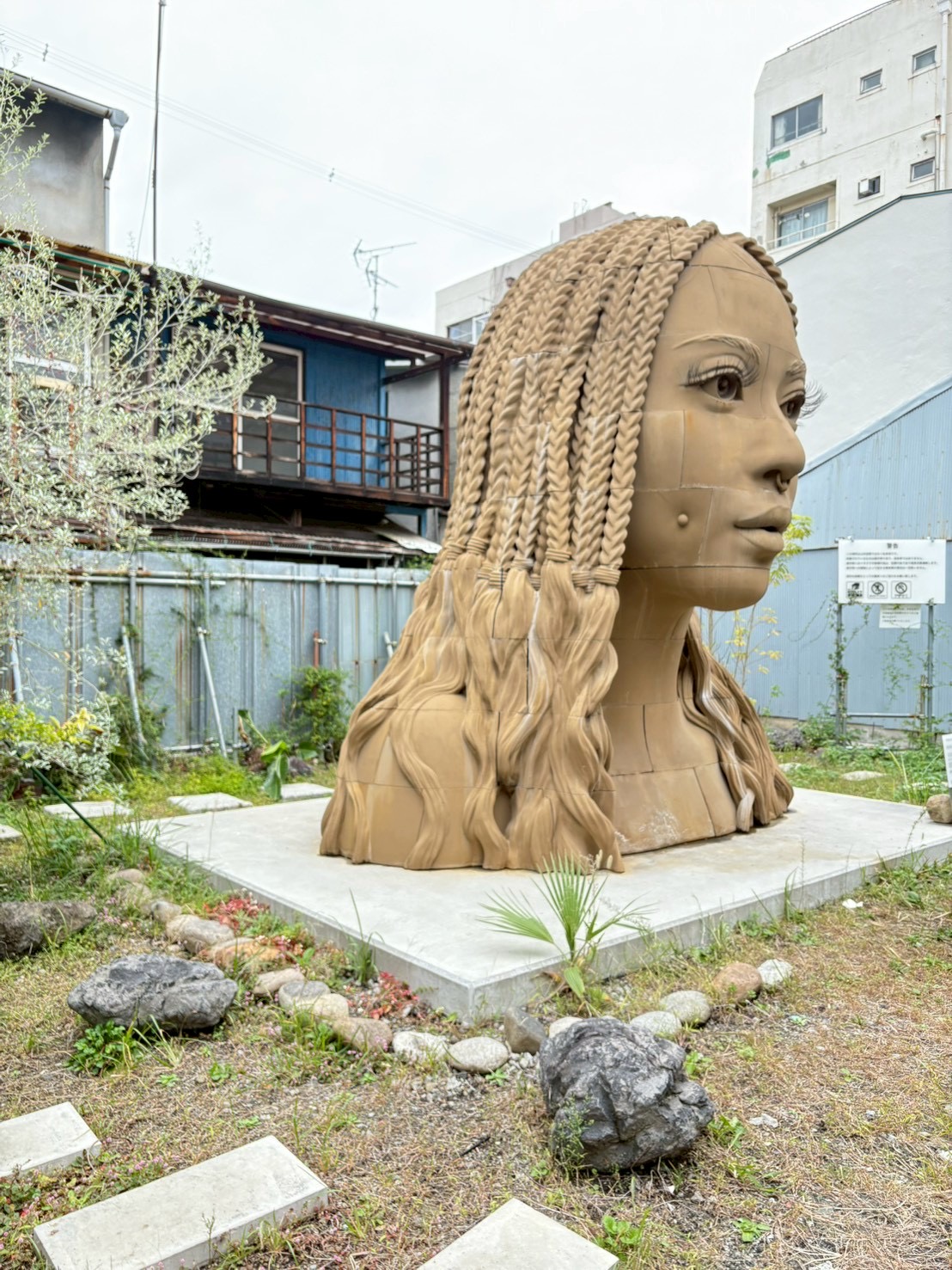 「アートのまち北加賀屋」に点在する、子どもたちの好奇心を刺激する巨大なパブリックアート作品
