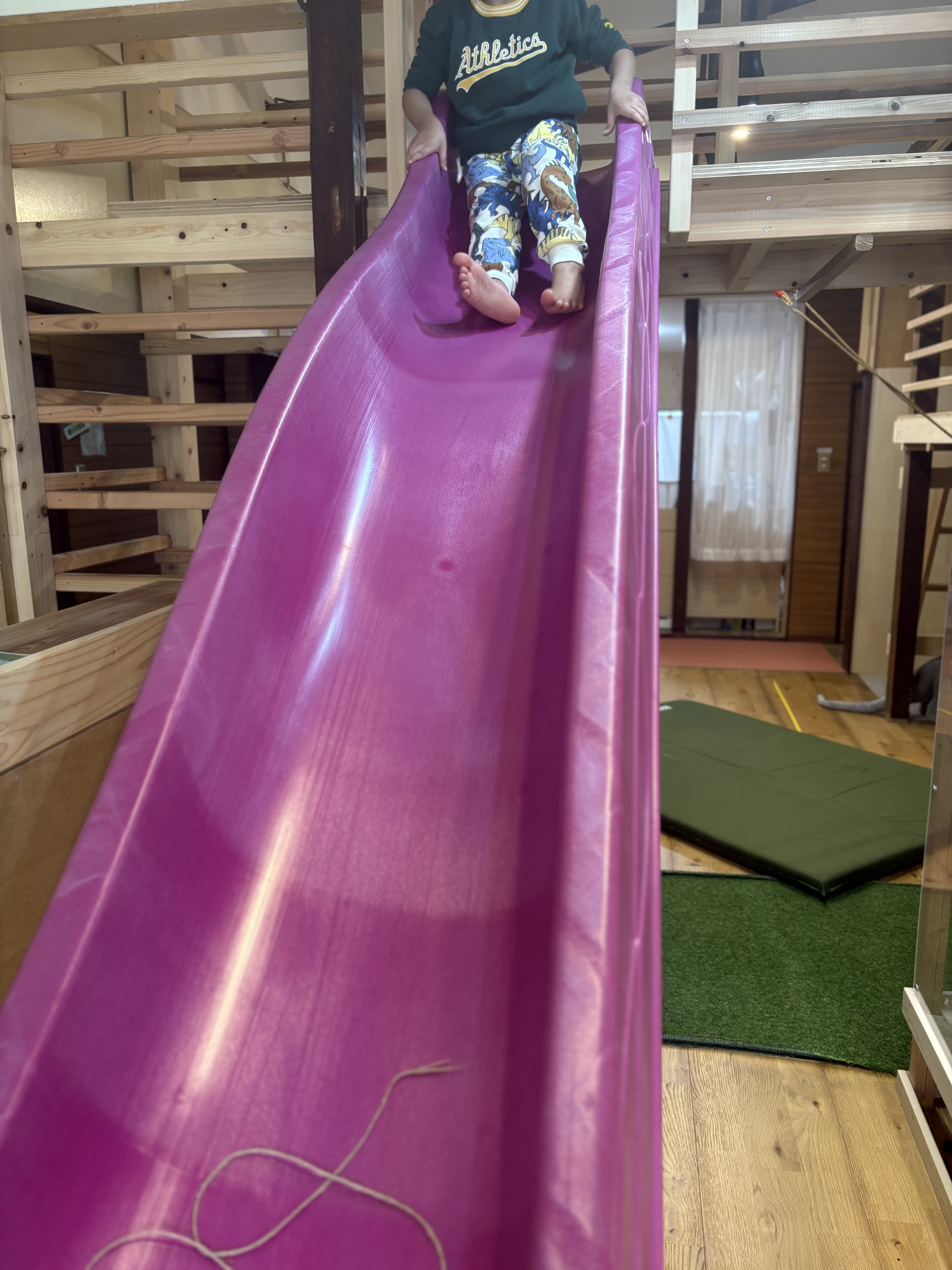 子どもたちの「やりたい！」を引き出し、36種類の基本動作を誘うスレタンハウスの特別なジャングル遊具