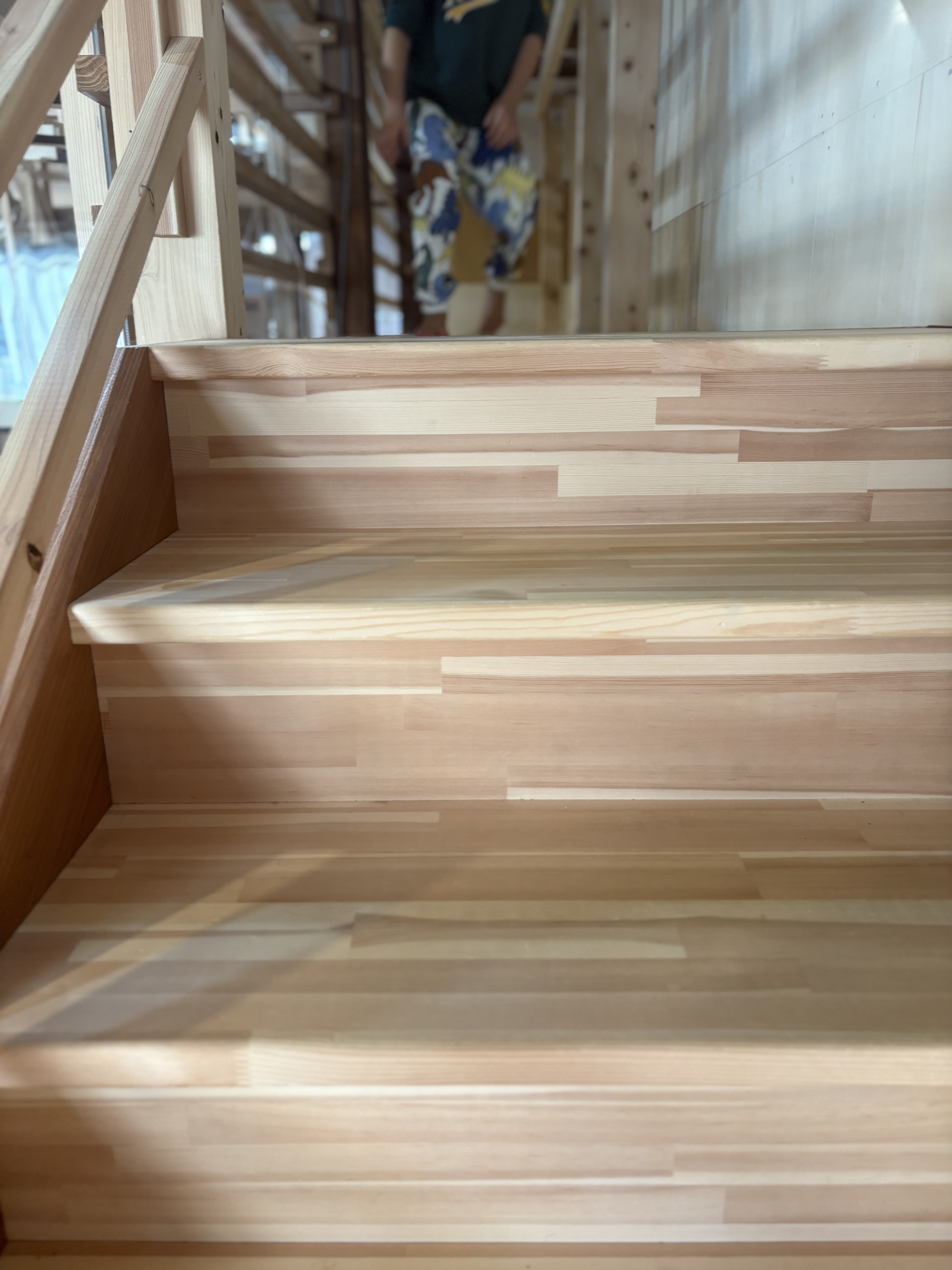 2階には長い廊下があり、3箇所から上り下りができる。