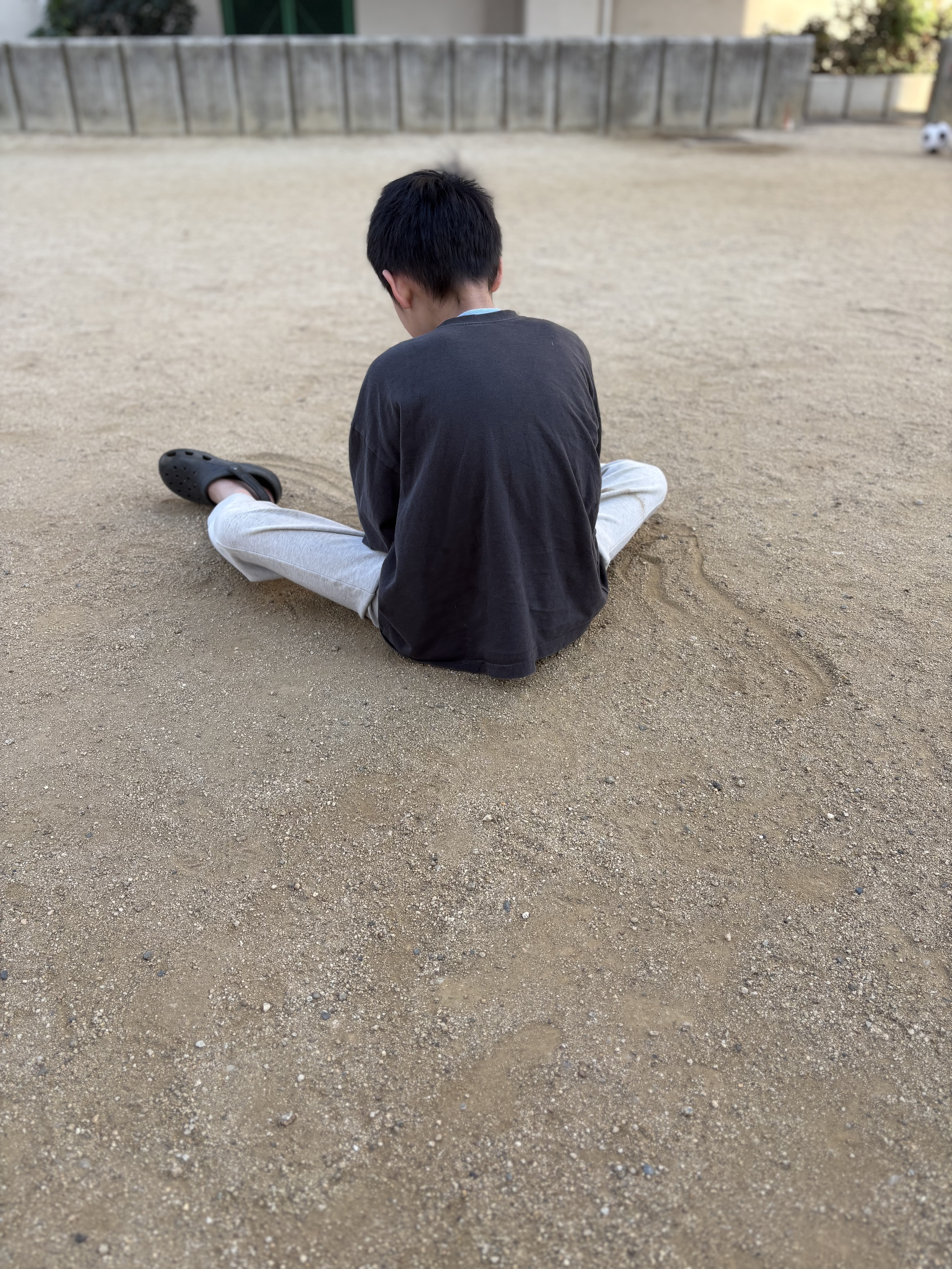 少し休憩する子どもの姿