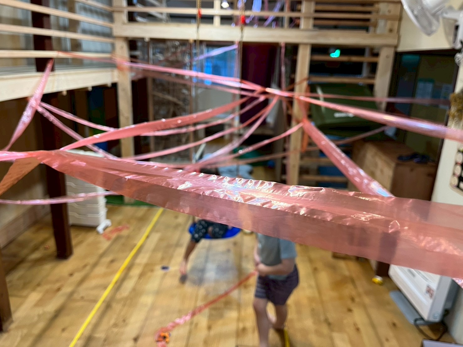 これも、新しい発明者が考えたテープ迷路だよ。
ピンクのテープのみ使用。