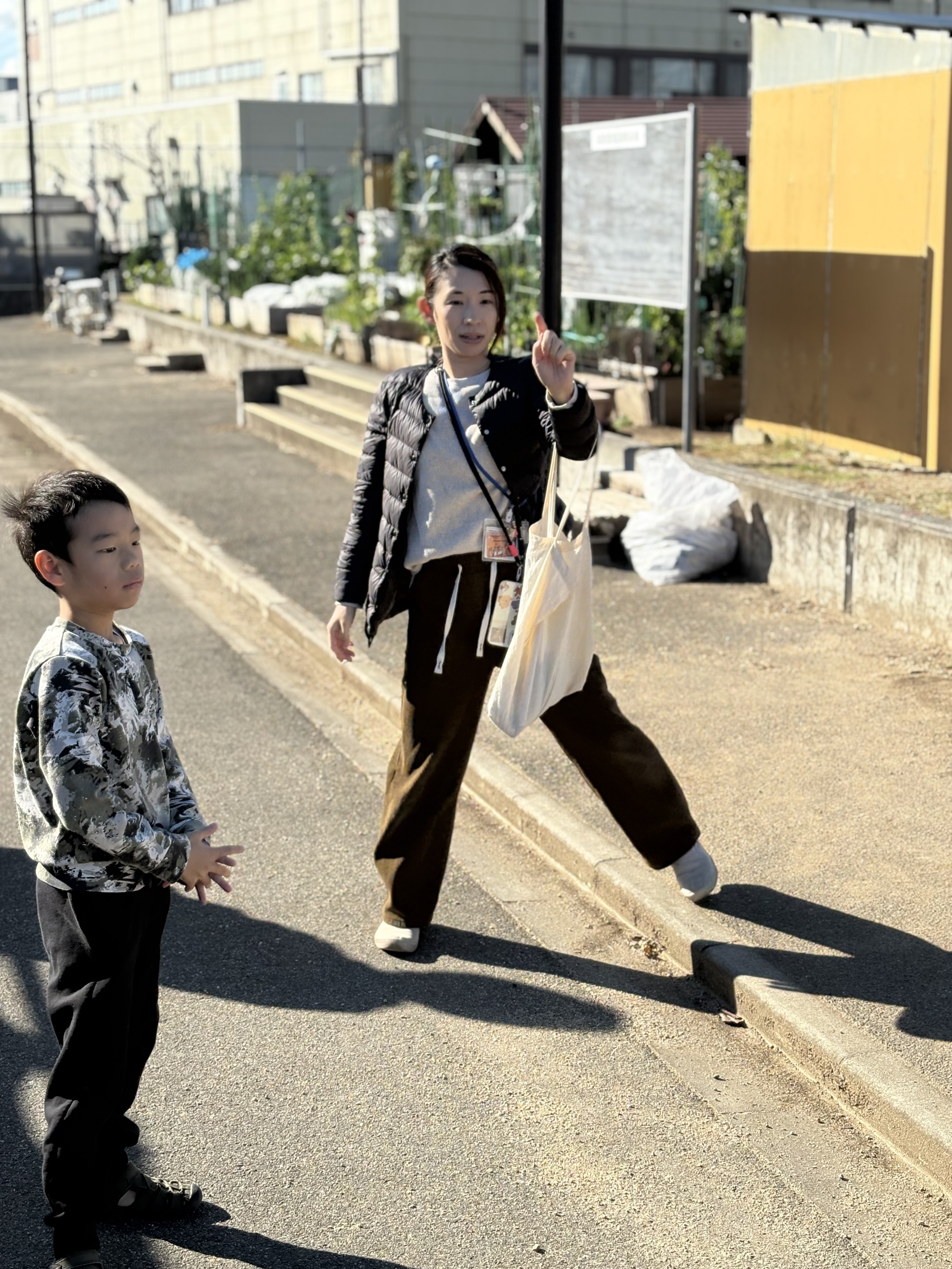 今から、芋掘りをします!!との掛け声でスタートだ。