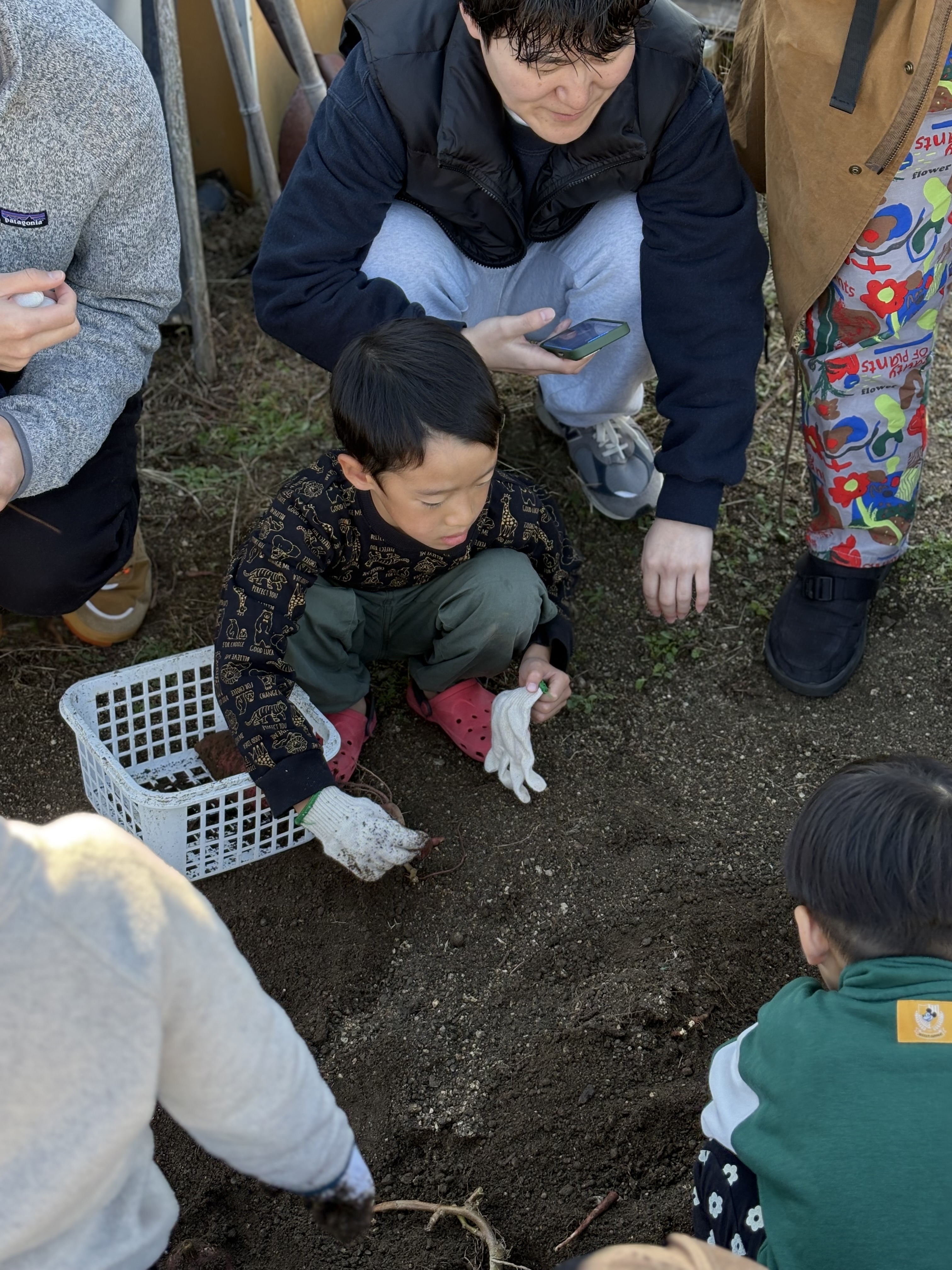 子どもに大人気のシゲちゃん。シゲちゃんはいつも、子どものやりたいを実現してくれる安心できる人。