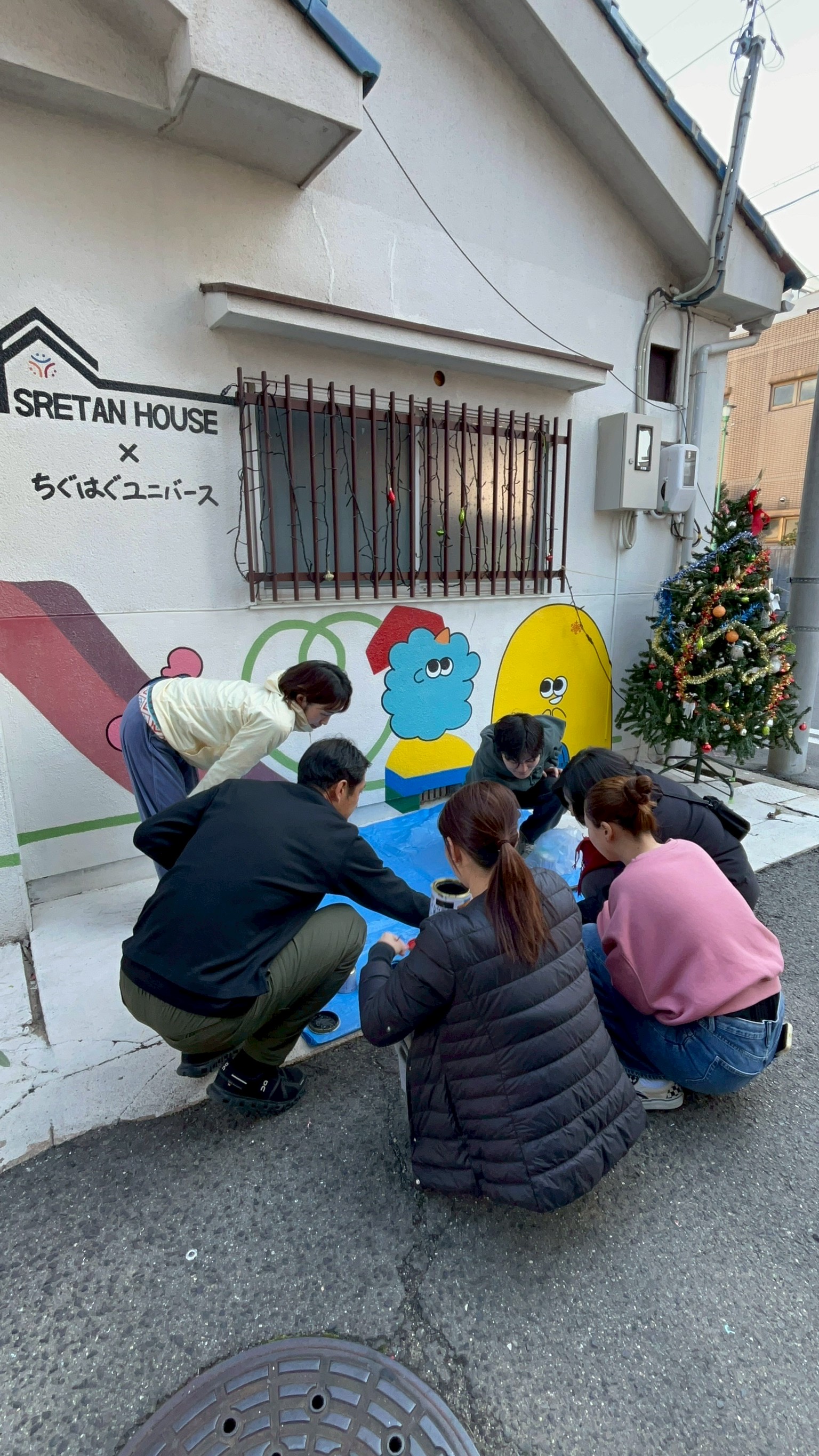 スレタンハウススタッフが一人ずつビービー玉を描く前のミーティング。