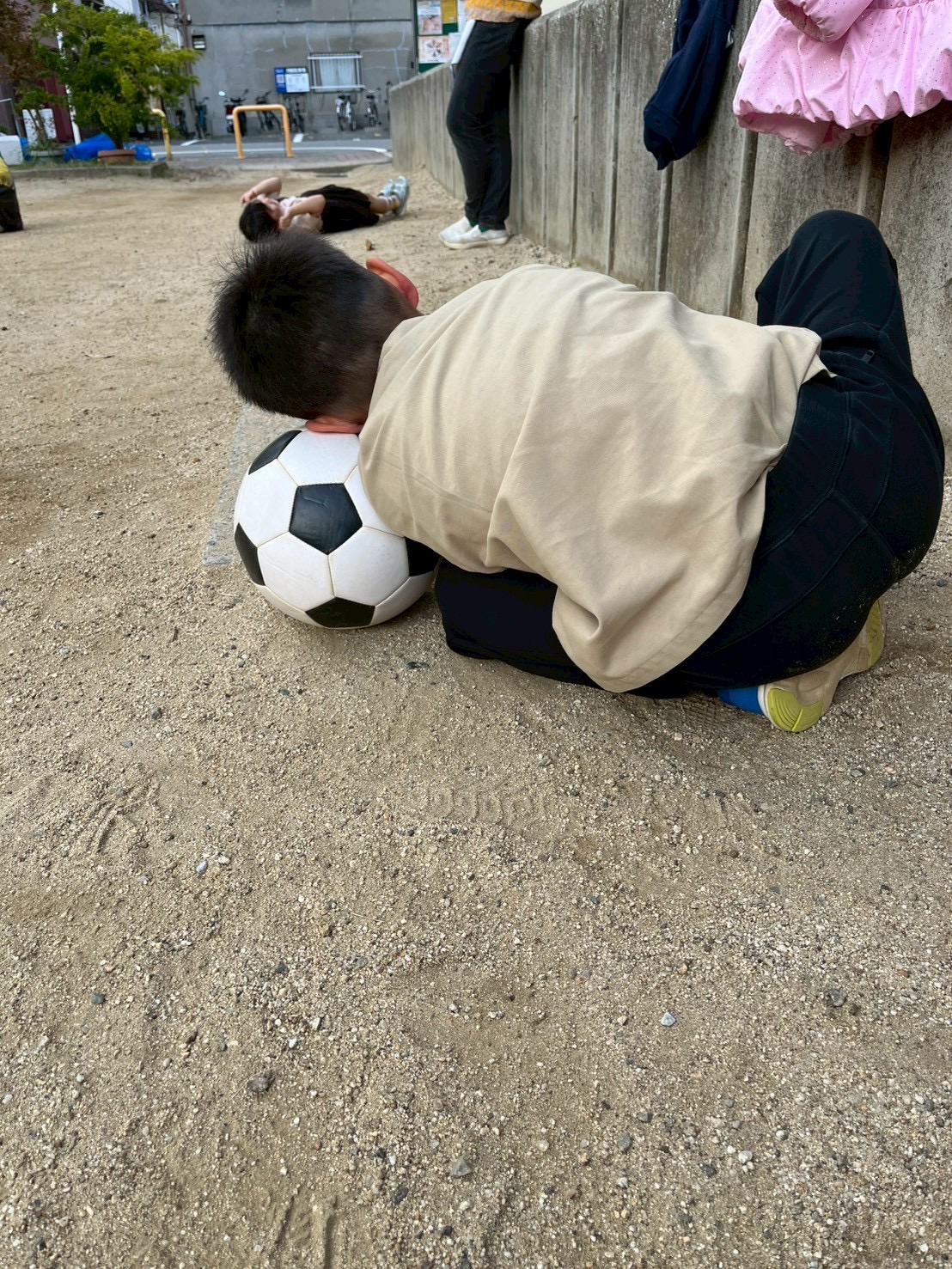 ちょっと休憩。ボール枕が一番安心
できると、その子によって心地良いが違って当たり前の！！