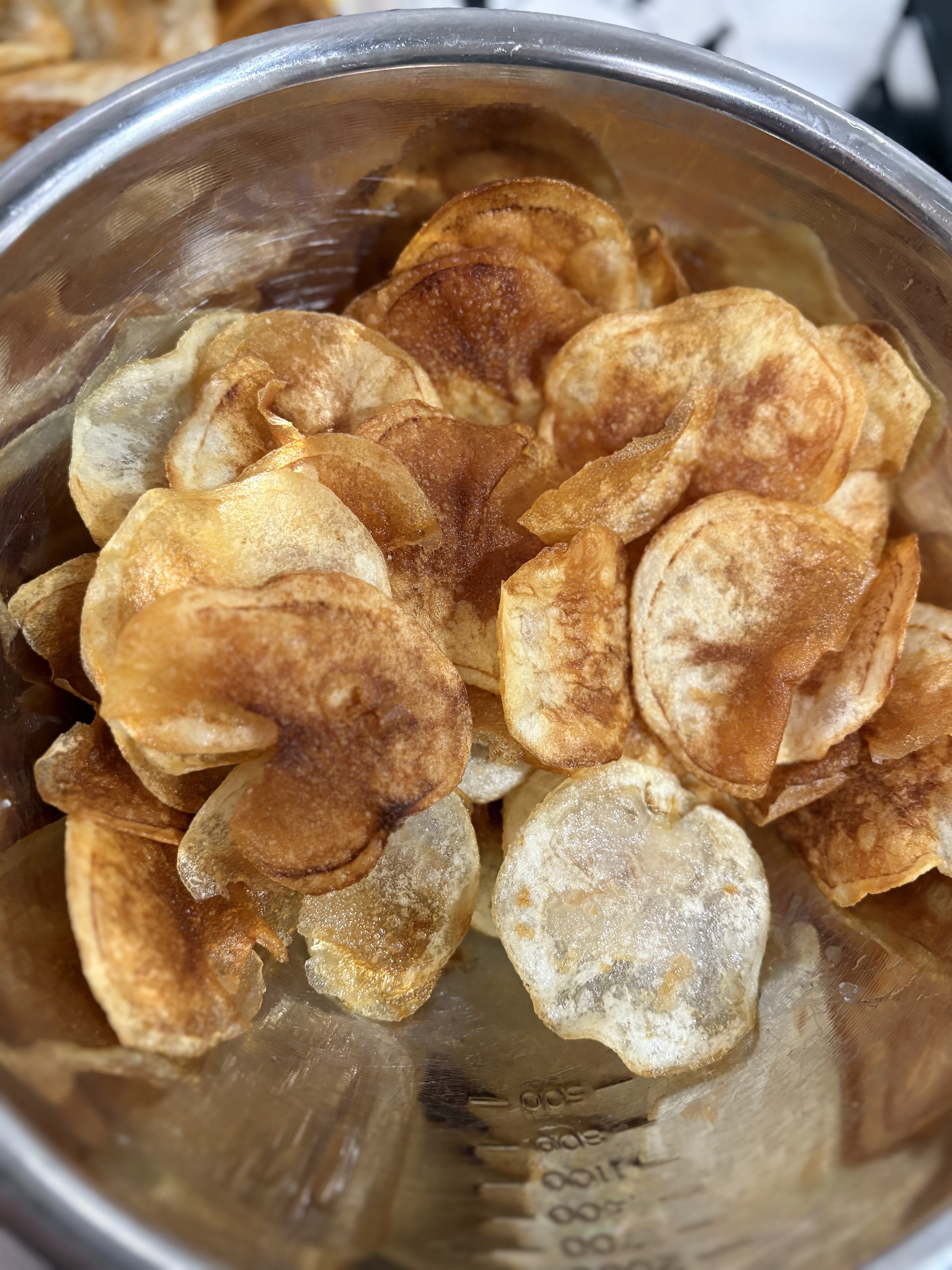 料理しながら一枚食べてはもう一枚。料理しながら食べるとお腹いっぱいになるなと、新たな挑戦が新たな経験となる瞬間