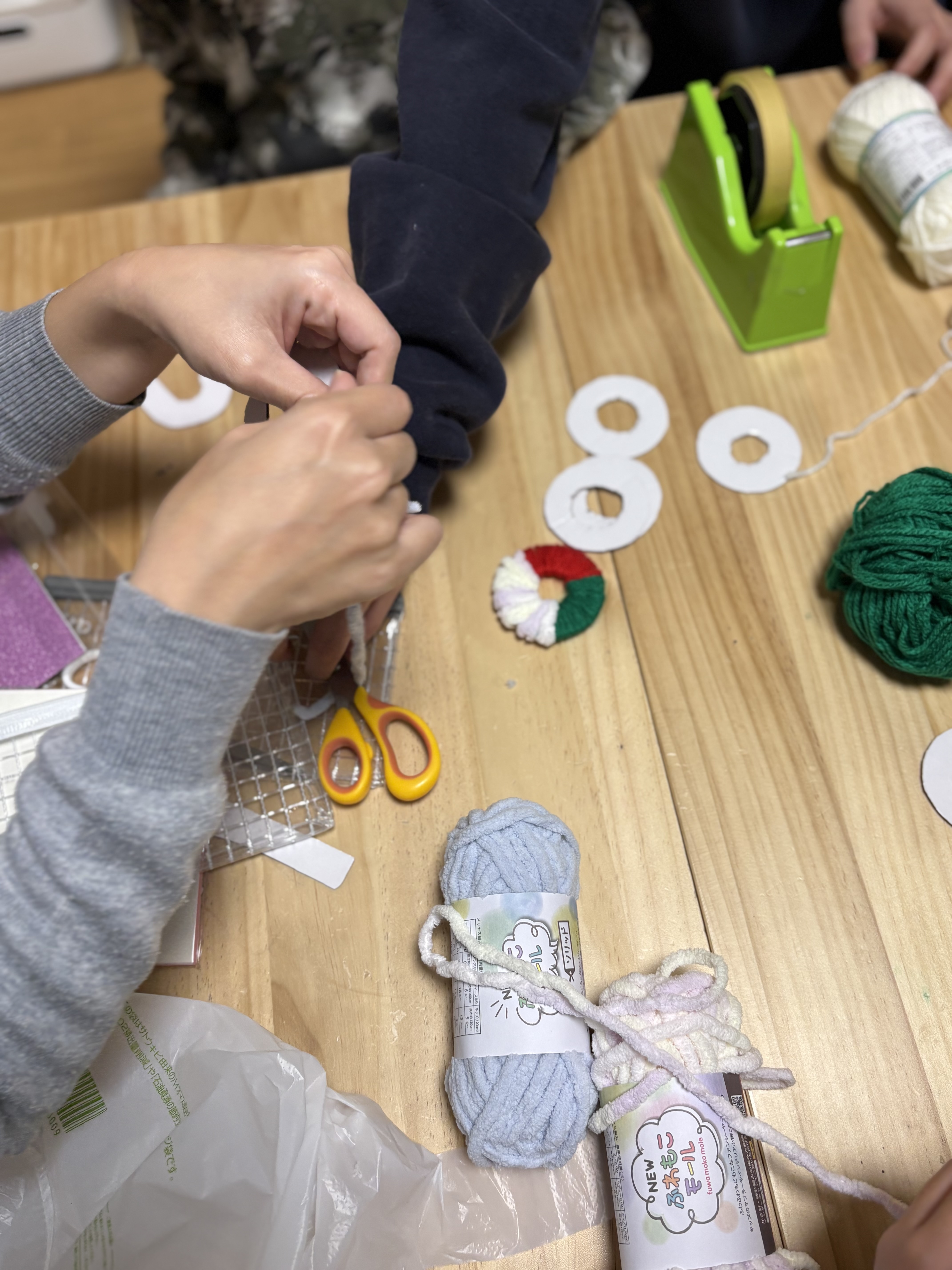 ハサミの使い方を一から学ぶのではなく、やりたいを大切にする。