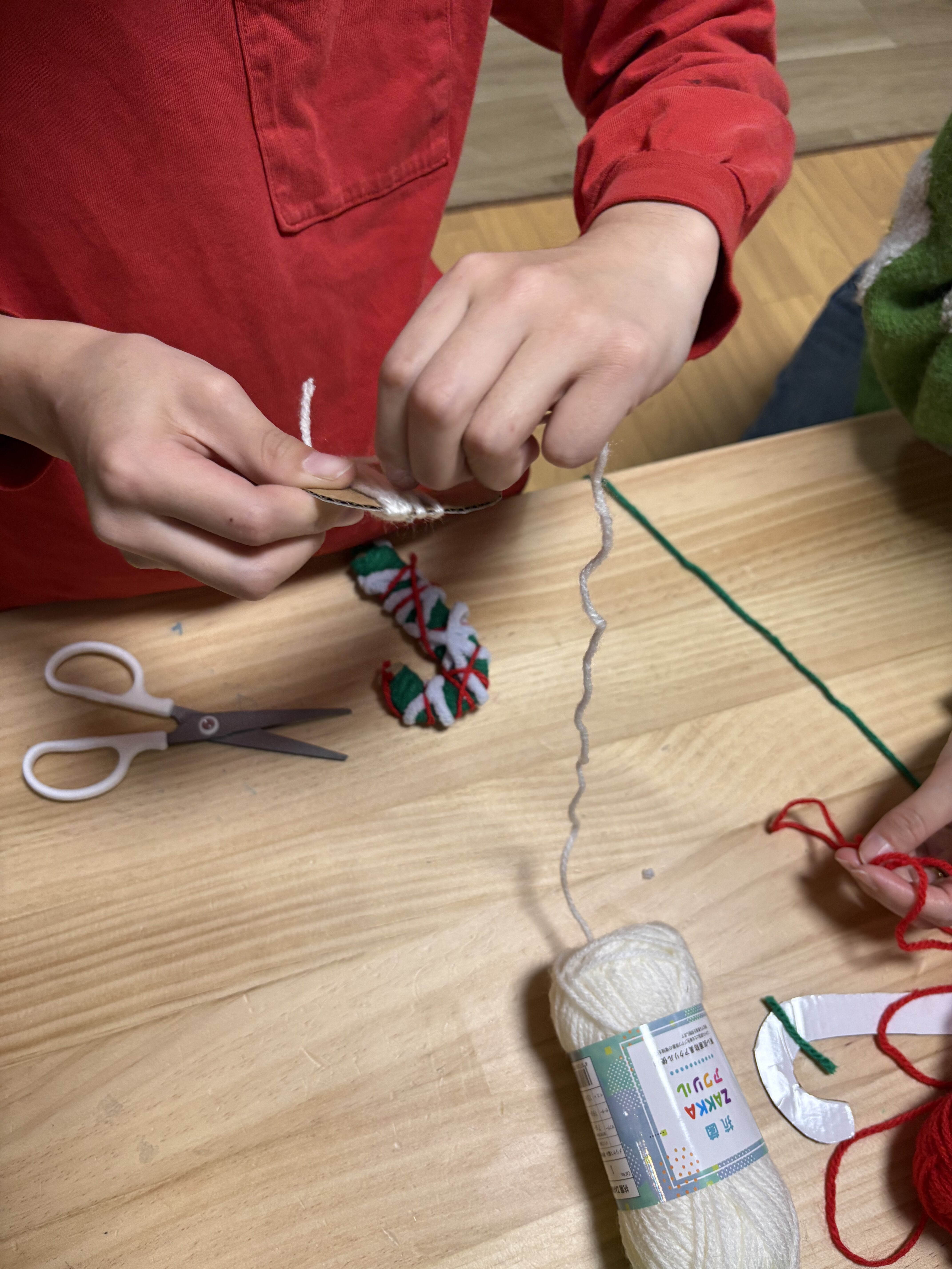 小学生は黙々と自分のアイデアを形にして、イメージが形になっていくと更に楽しくなってくる。