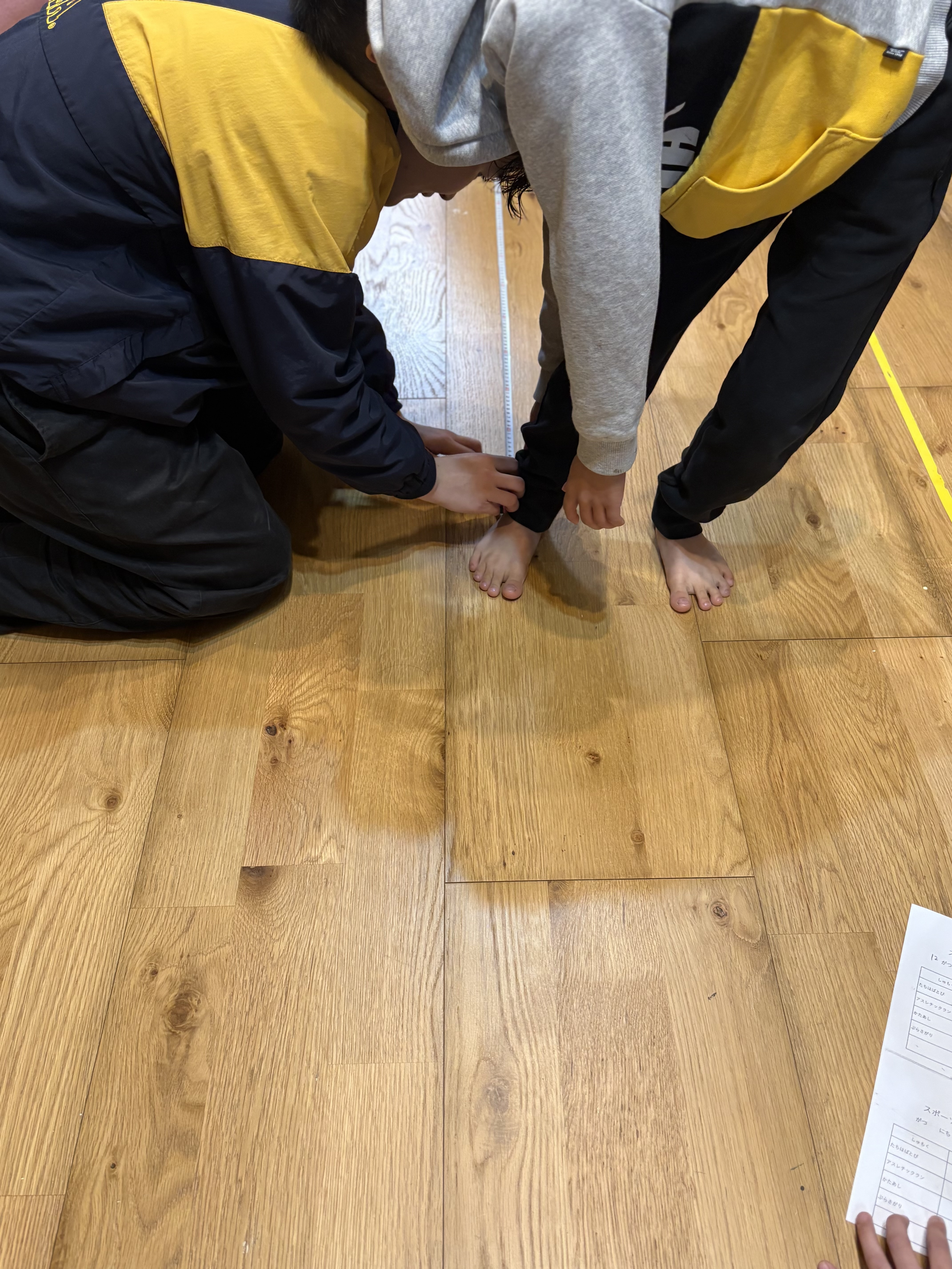 今回は自信があるから、早く教えてと喜ぶ男の子。