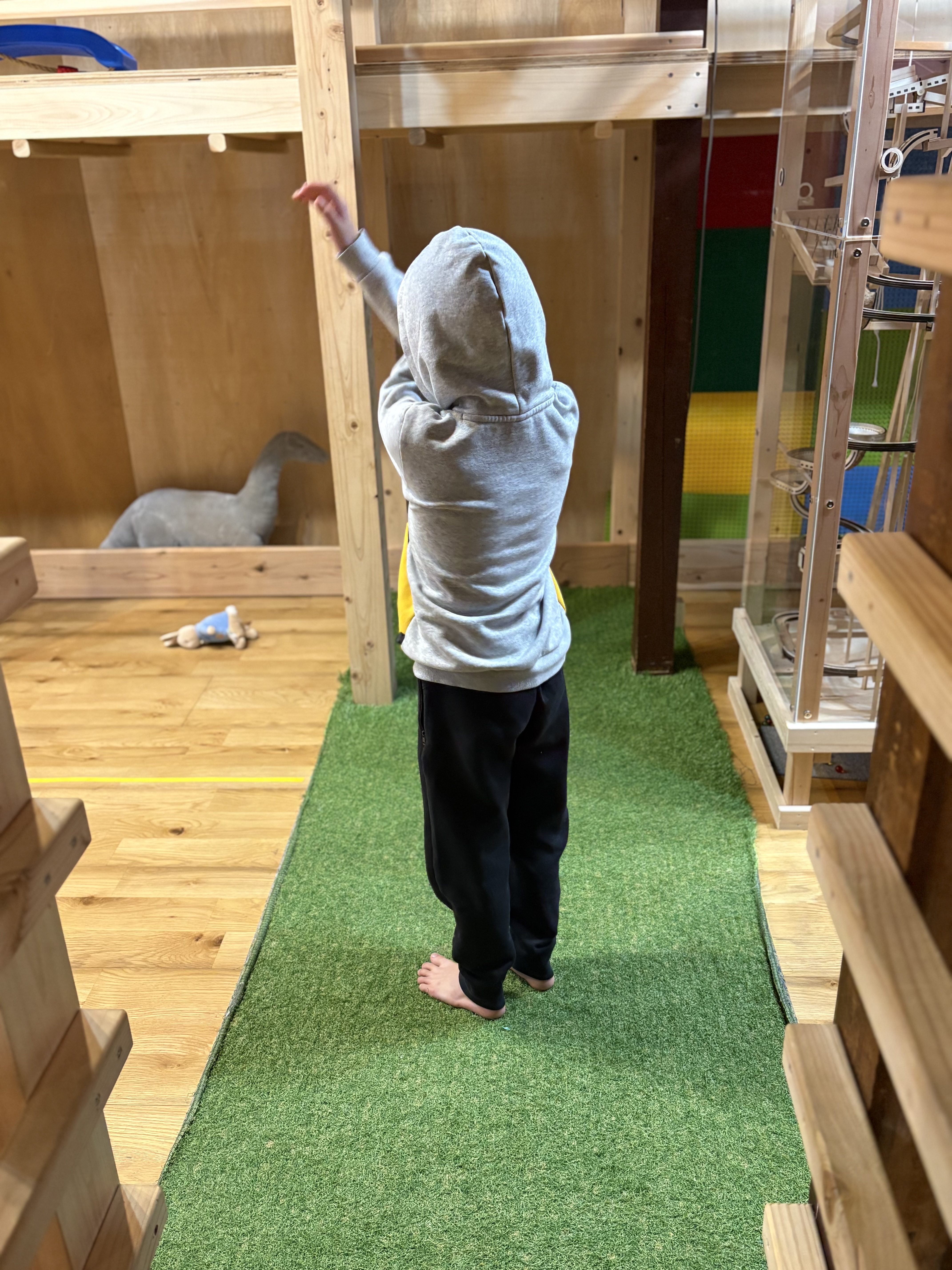 方を回して、準備運動する様子。