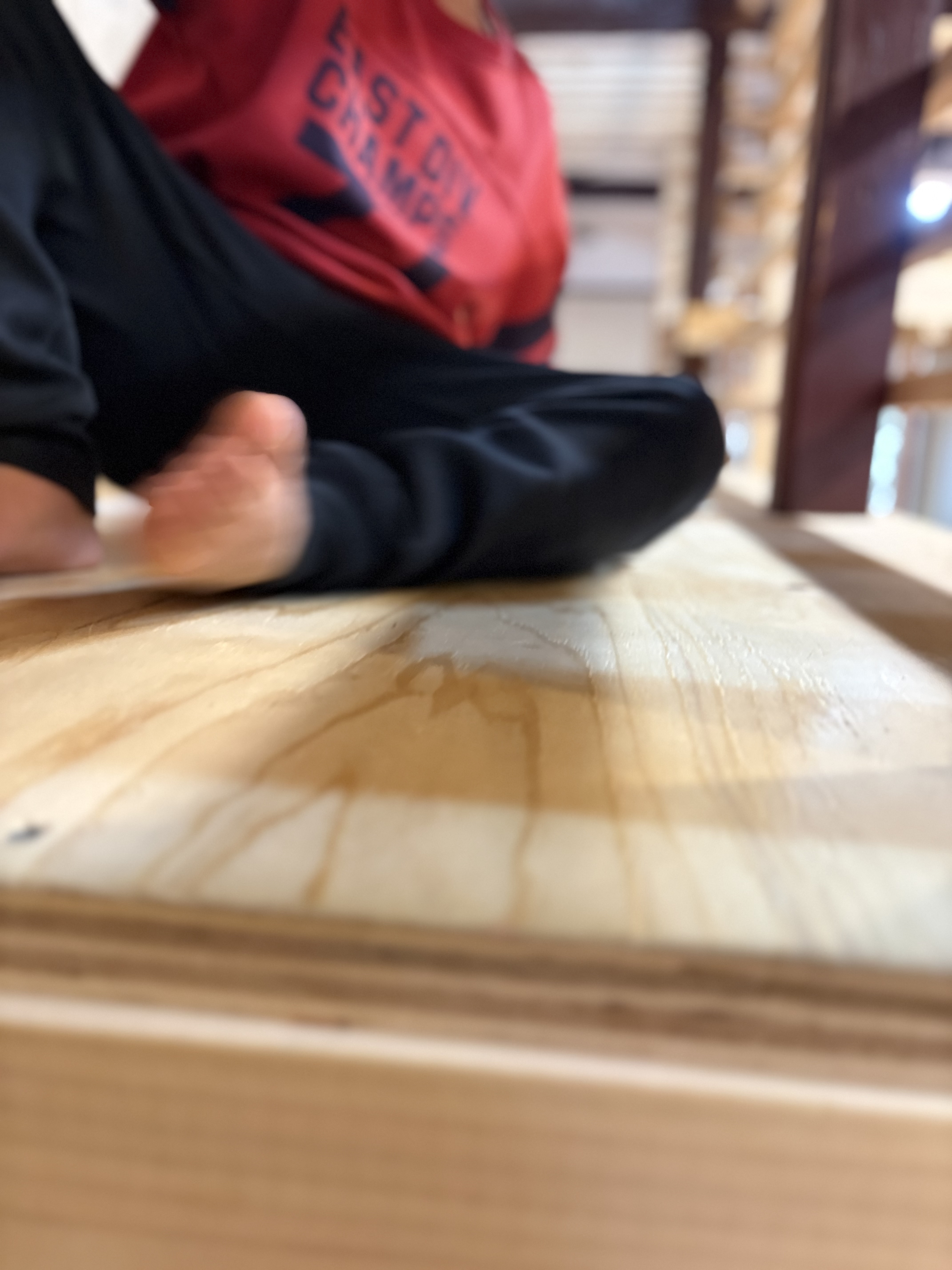 スタッフが一階にいるから、ギリギリ2階に逃げれたよ、と喜び男の子。