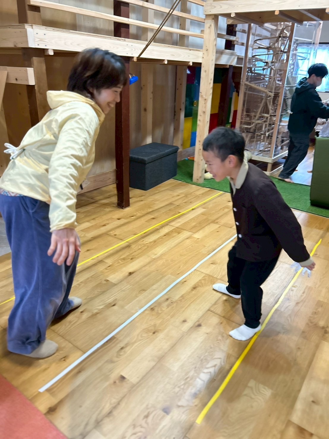 行くぞ！！勝負だ。背中にある洗濯バサミをとってやるぞ！！