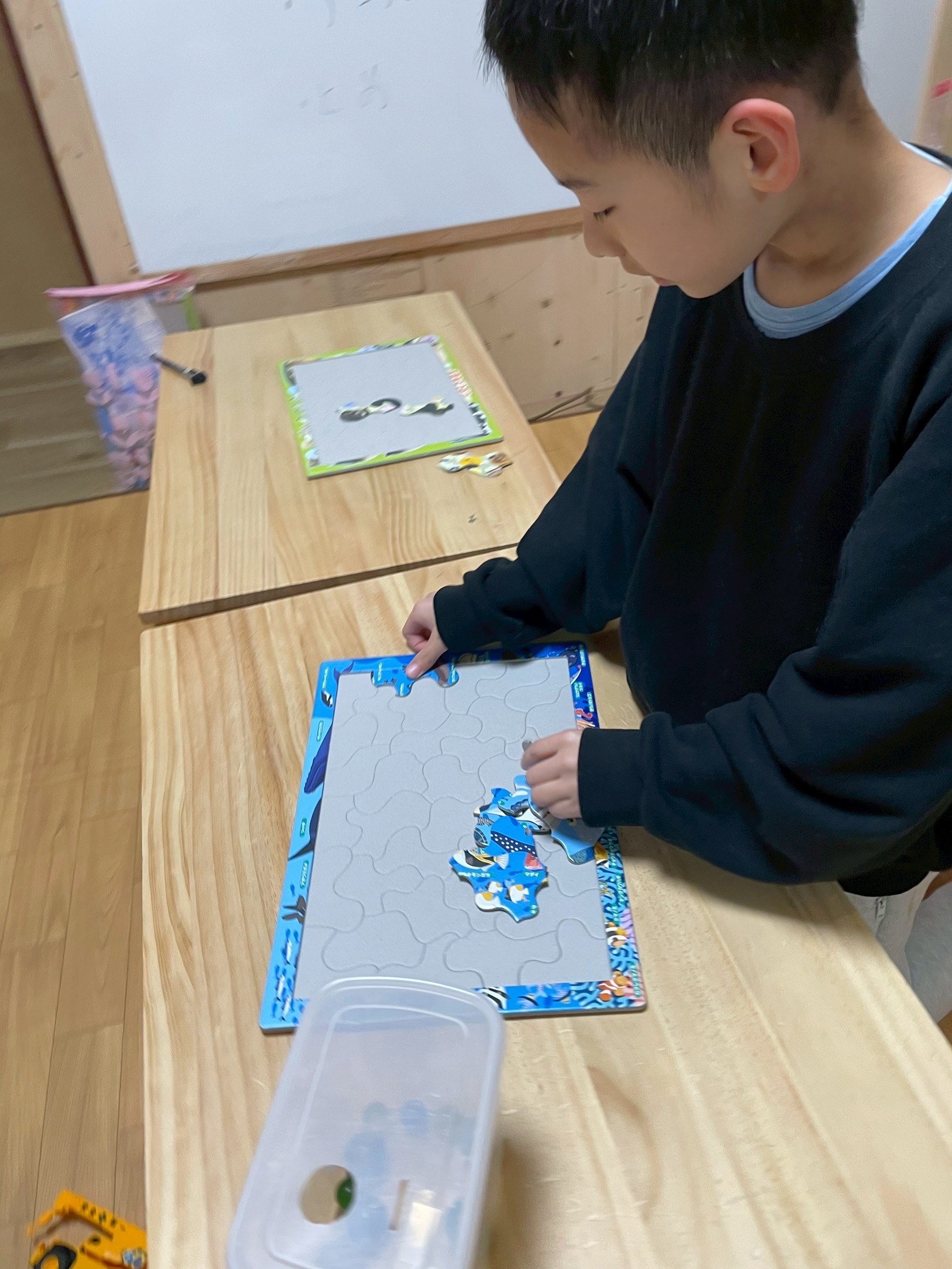 僕もやってみる、簡単にできるから、時間測ってと、自信満々に取り組む様子。