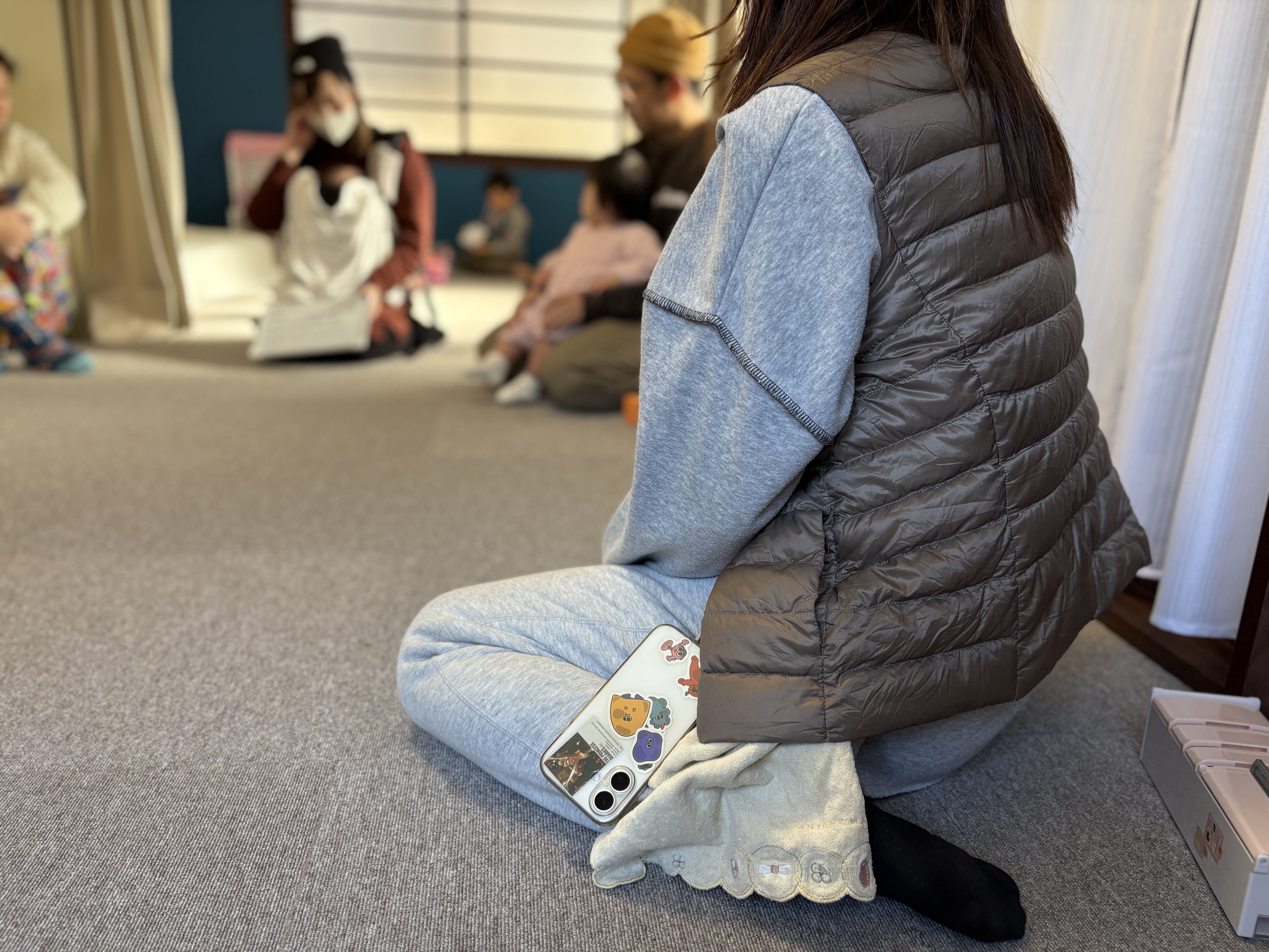 2階では保護者会を開催した様子。