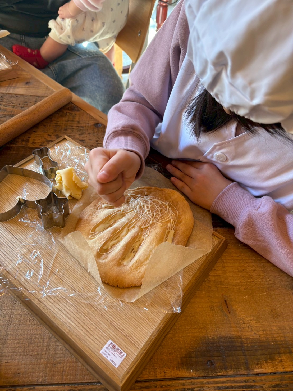 手の形が綺麗にできて、早く完成できないかなと待ち遠しい様子。