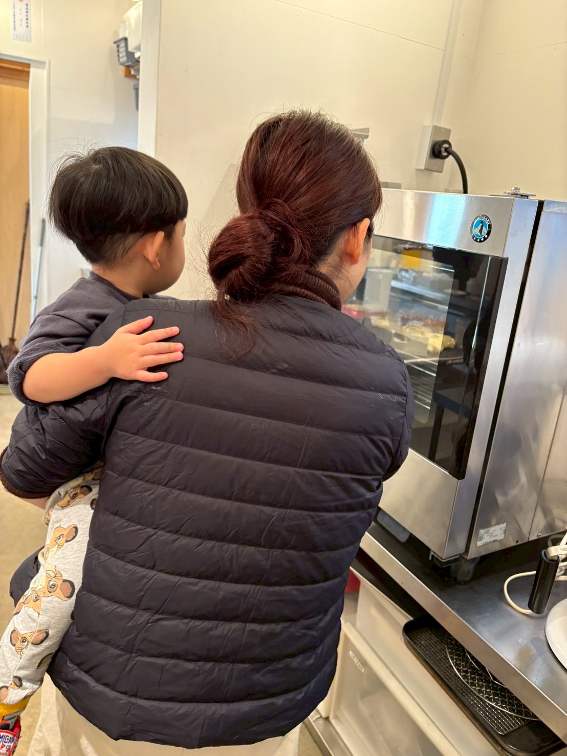 こうやってクッキーが固まるんだよ。楽しみだね！