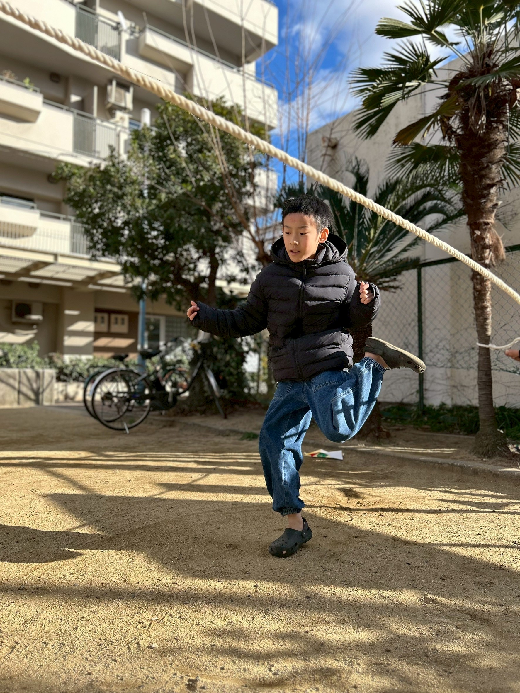 縄跳び1本、可能性は無限大！🪢 「昨日より1回多く」の積み重ねが、子どもたちの体幹と自信を真っ直ぐに育てます。