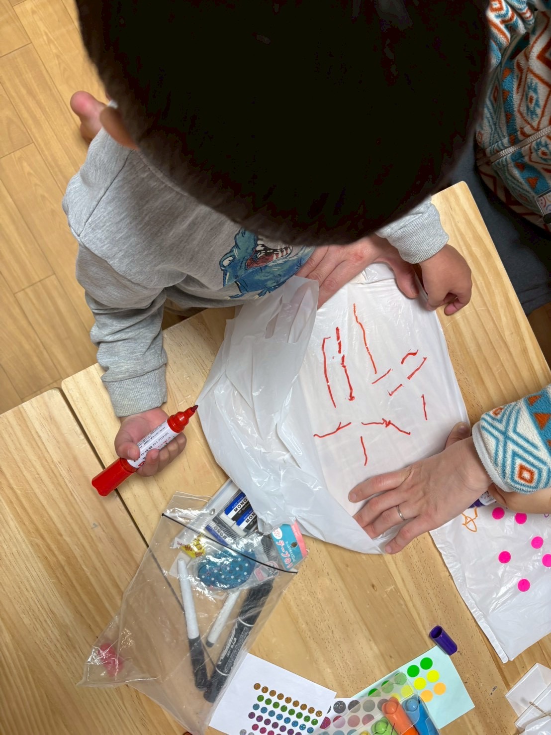 僕のは恐竜だよ。これで空高く飛ぶことができるよ。