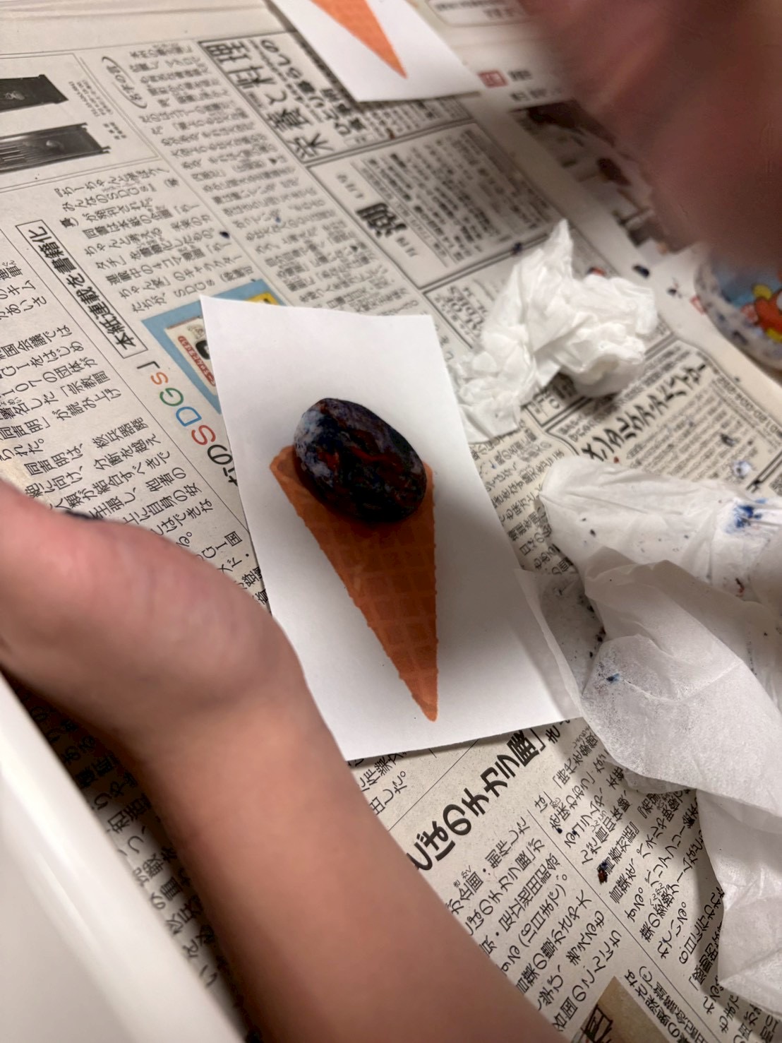 やった完成したよ！！みんなんで自分のアイスを披露して、感想を伝える様子。