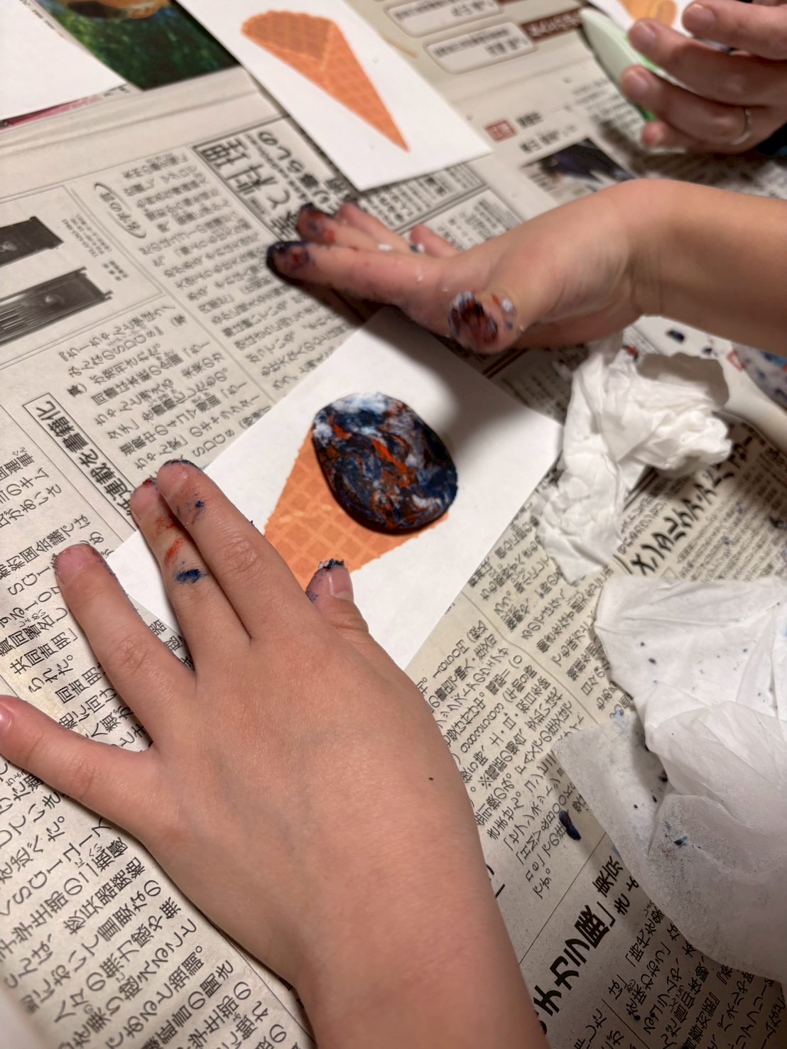 なんか美味しそうだよ。今日の夜はアイス食べたいなと、想像する子供たち