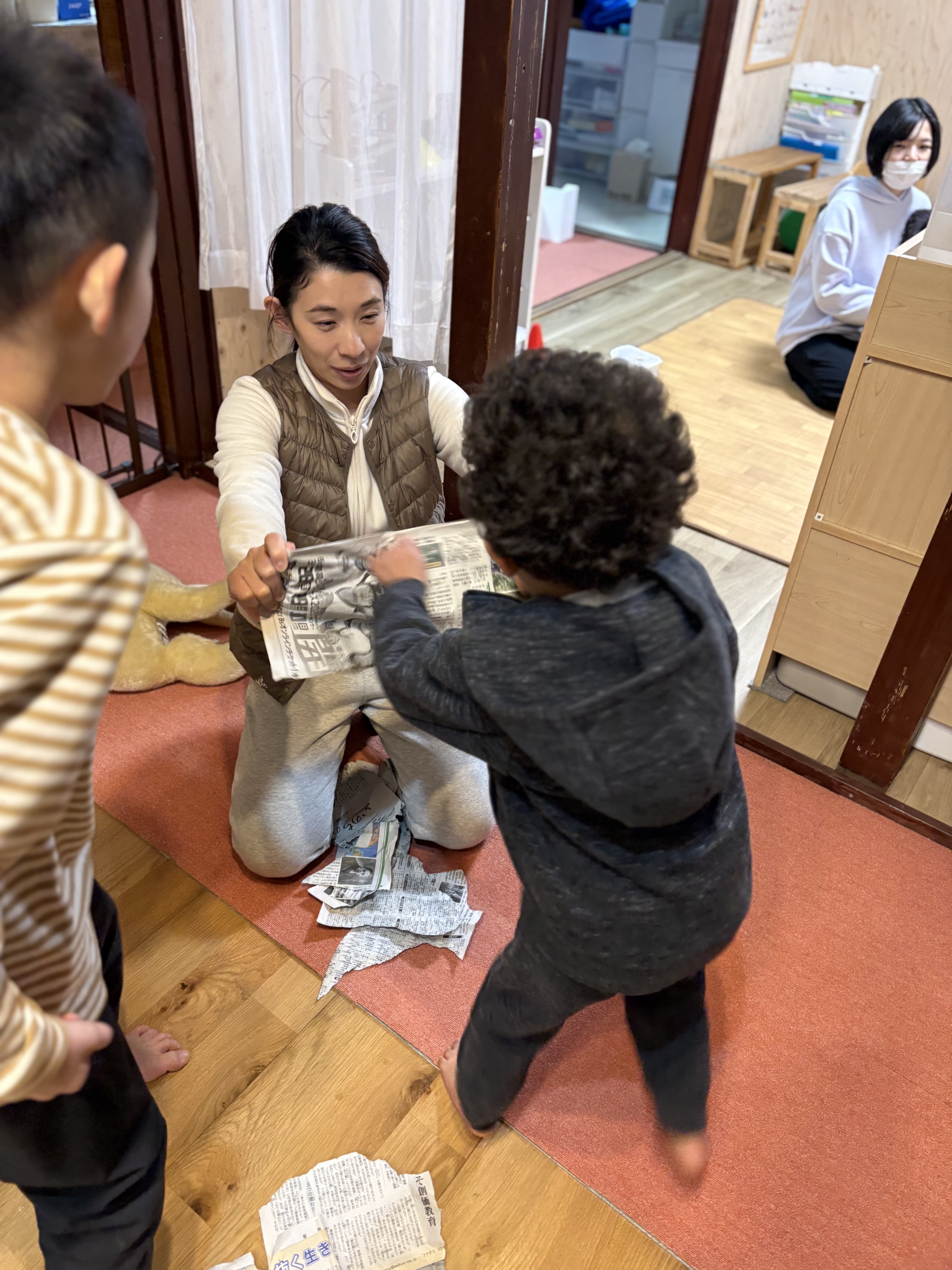 「後ろ足からの体重移動。」

前足にグッと力を溜め、全身のパワーを拳に乗せようとする本格的なフォーム。