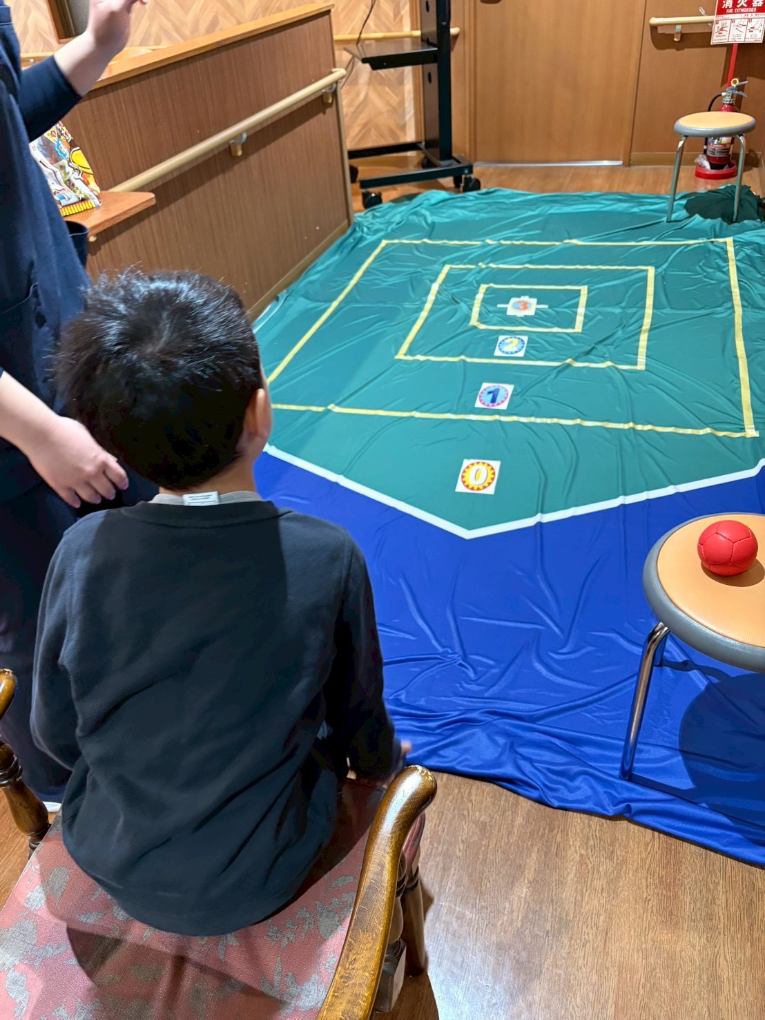 思っていたようりも難しいね。とゲームを楽しむ子どもたち。