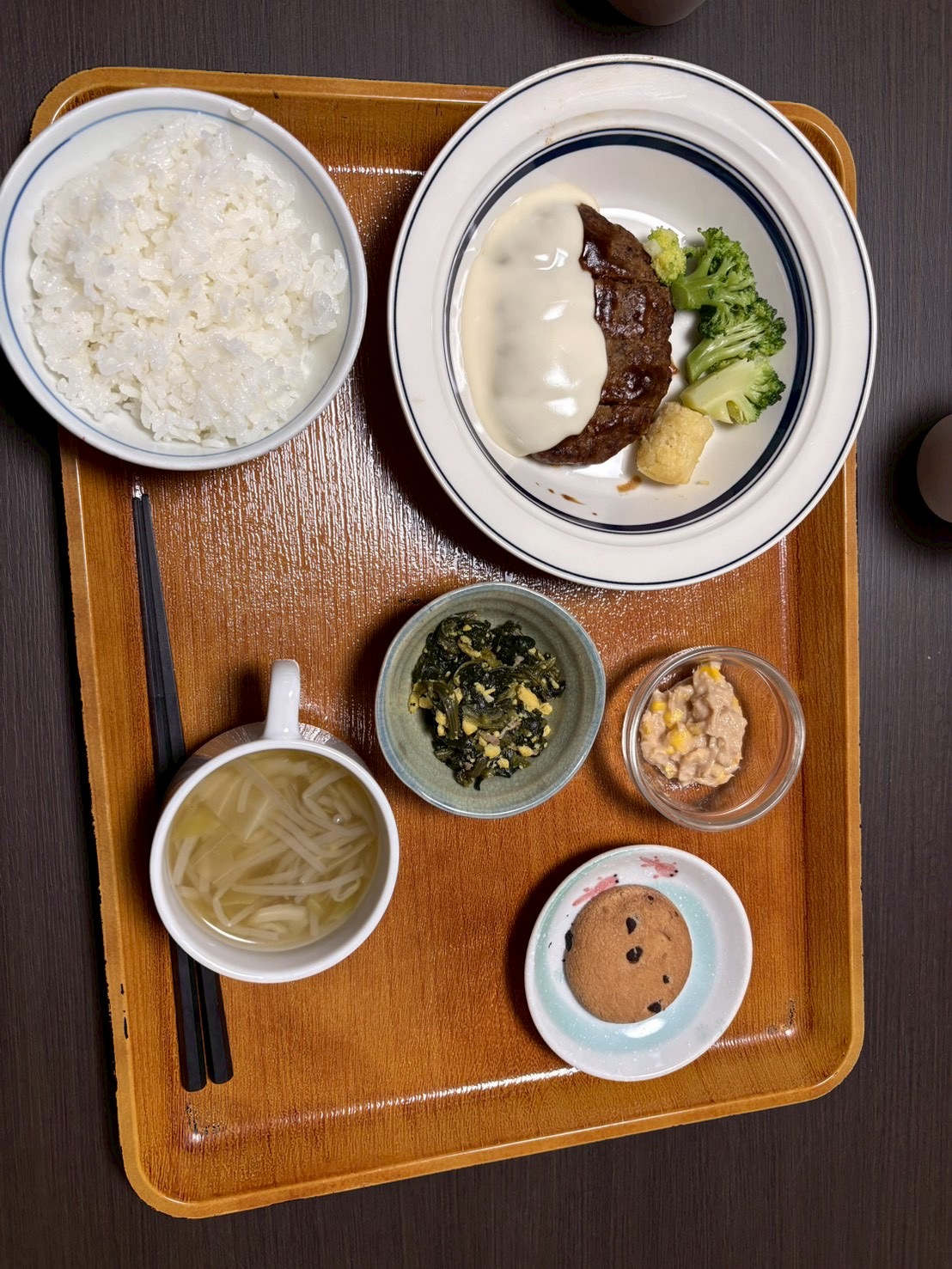 早く食べたくなるほど、美味しそうなお食事。