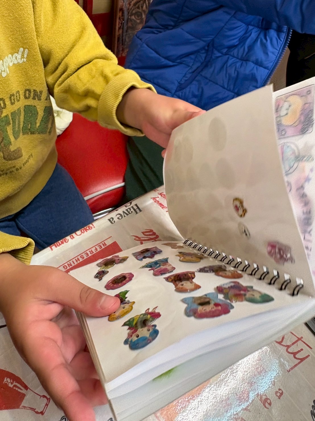 みんなに、これいいねと褒めてもらえて、嬉しくなる男の子。