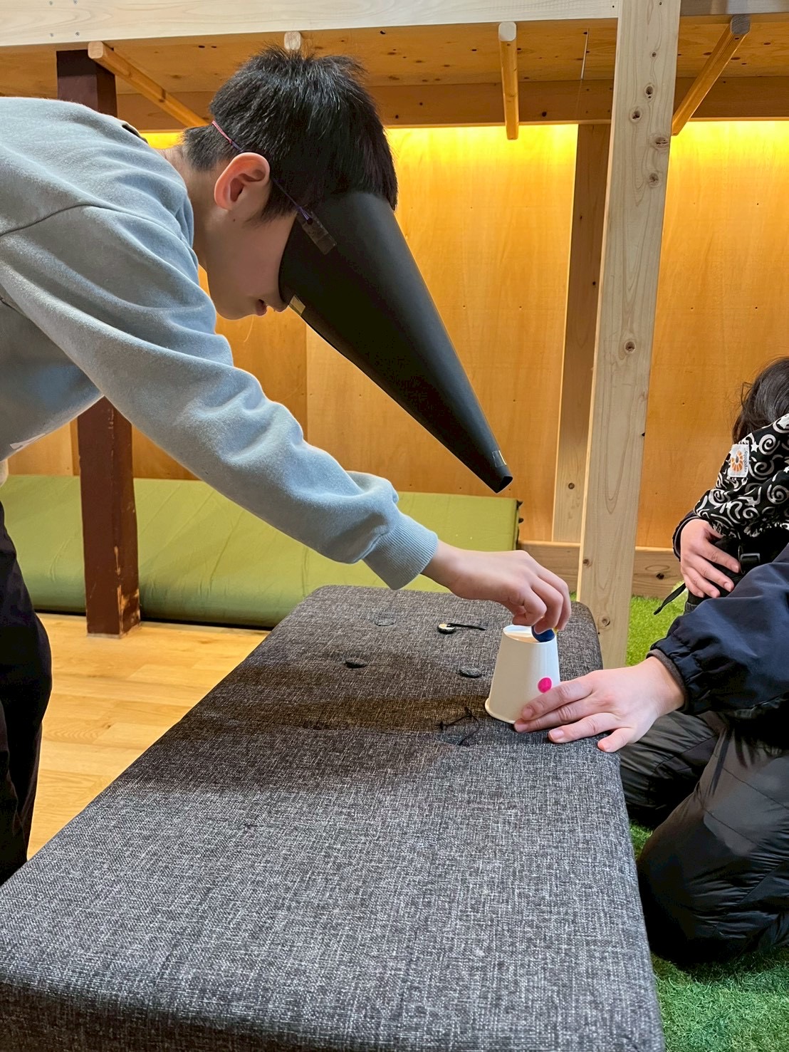 「ミッション・コンプリート！渾身のドヤ顔。」

指先がピッタリとボールを捉えた瞬間、筒を外してカメラに向かって「見たか！」と言わんばかりの誇らしい笑顔。