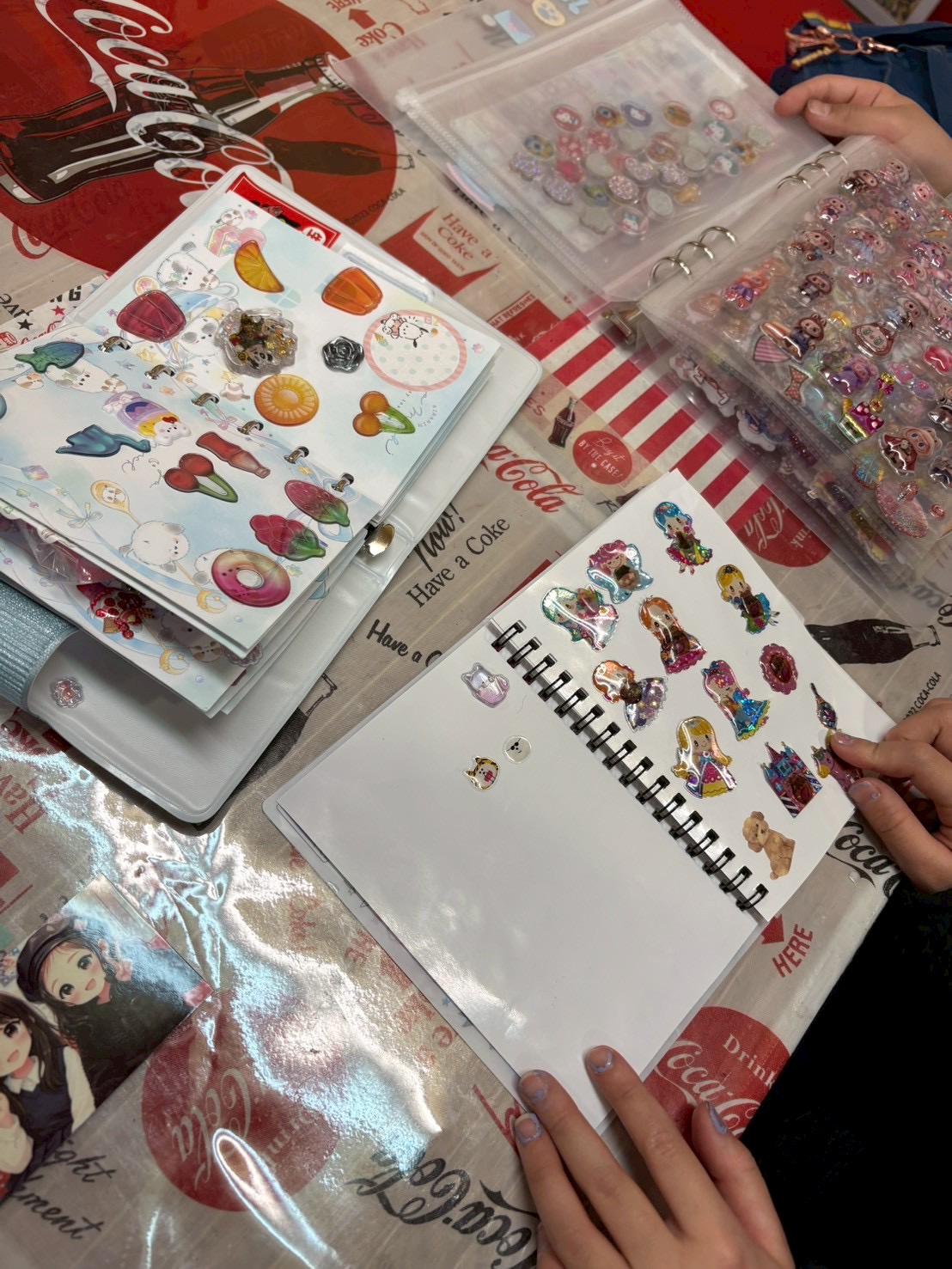 これもいい!!これも可愛い!!と店内は嬉しい歓声が聞こえる様子。