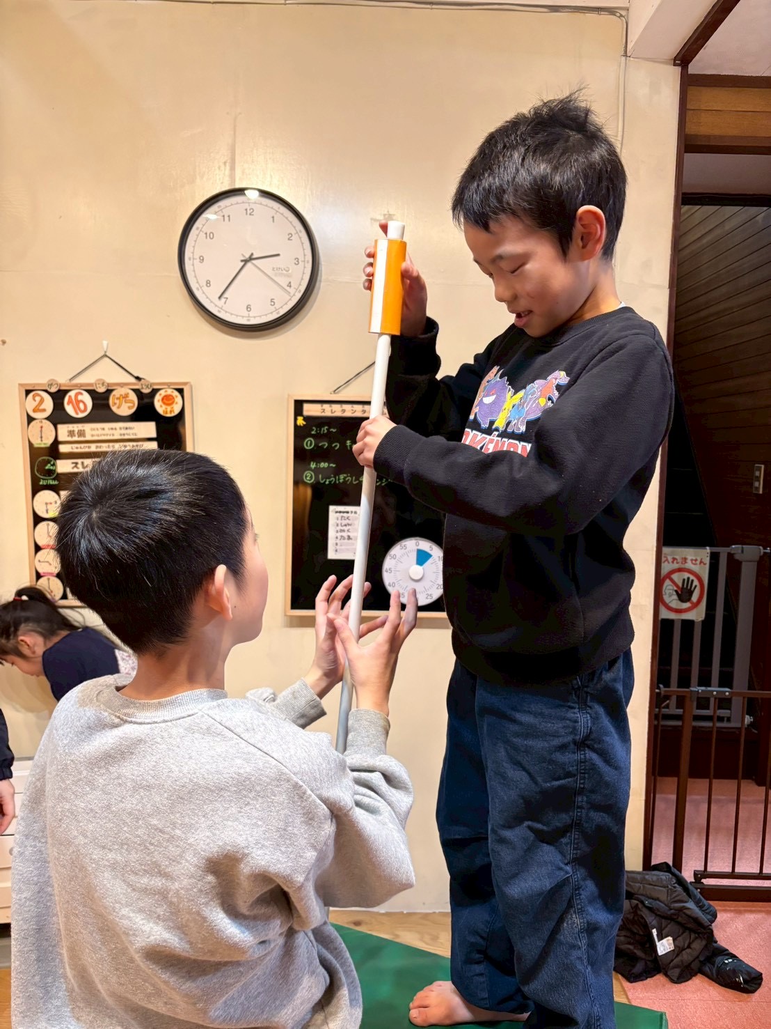 「全集中、その眼差し。」

瞬きも惜しんで芯の動きを追う、アスリートのような鋭い視線。お子様の「集中力のライト」が灯っている1枚。