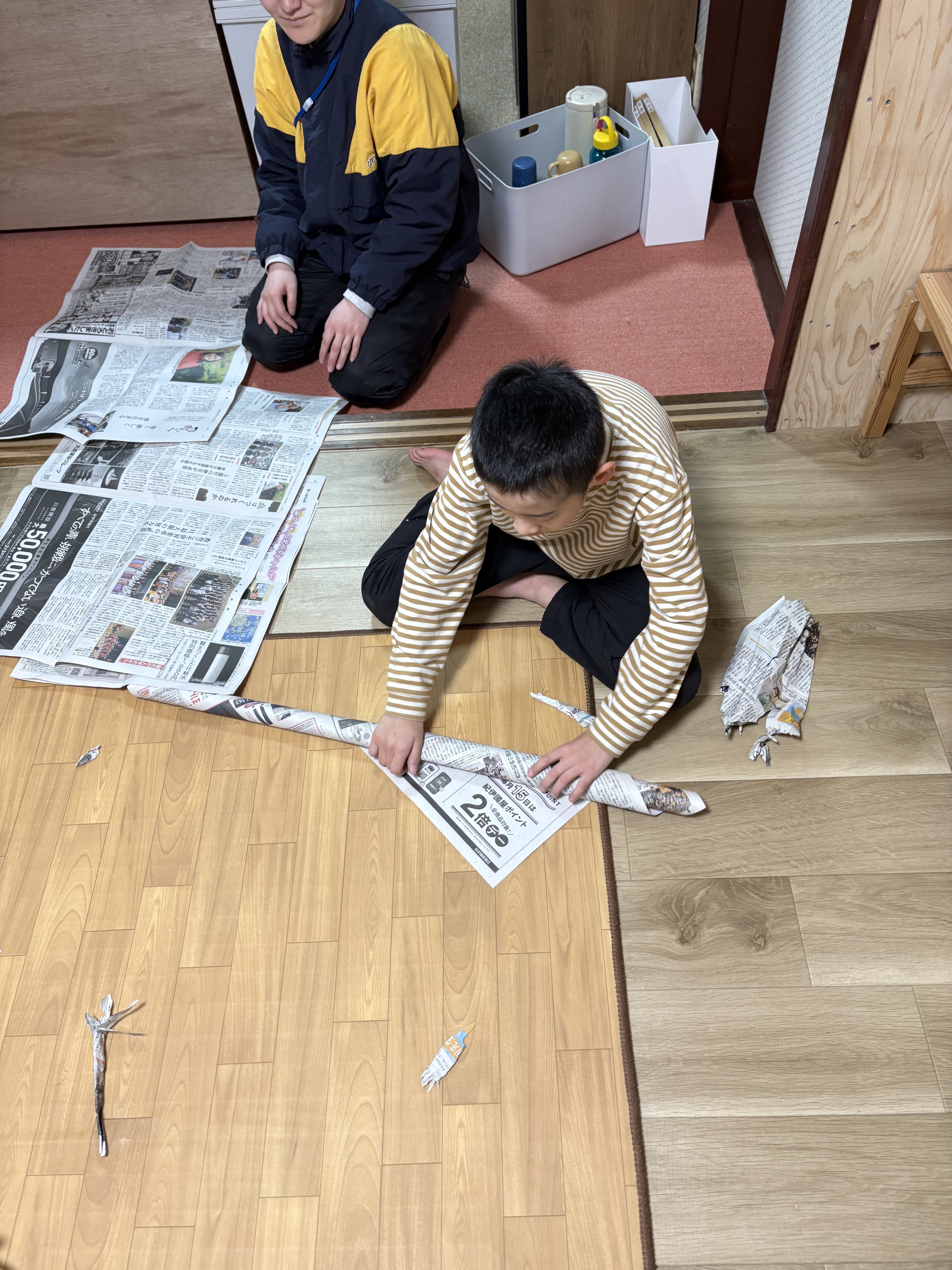 「カチカチ、超高密度金棒！」

渾身の力でギュッと丸められた、絶対に折れない「硬さ」を追求する指先のアップ。