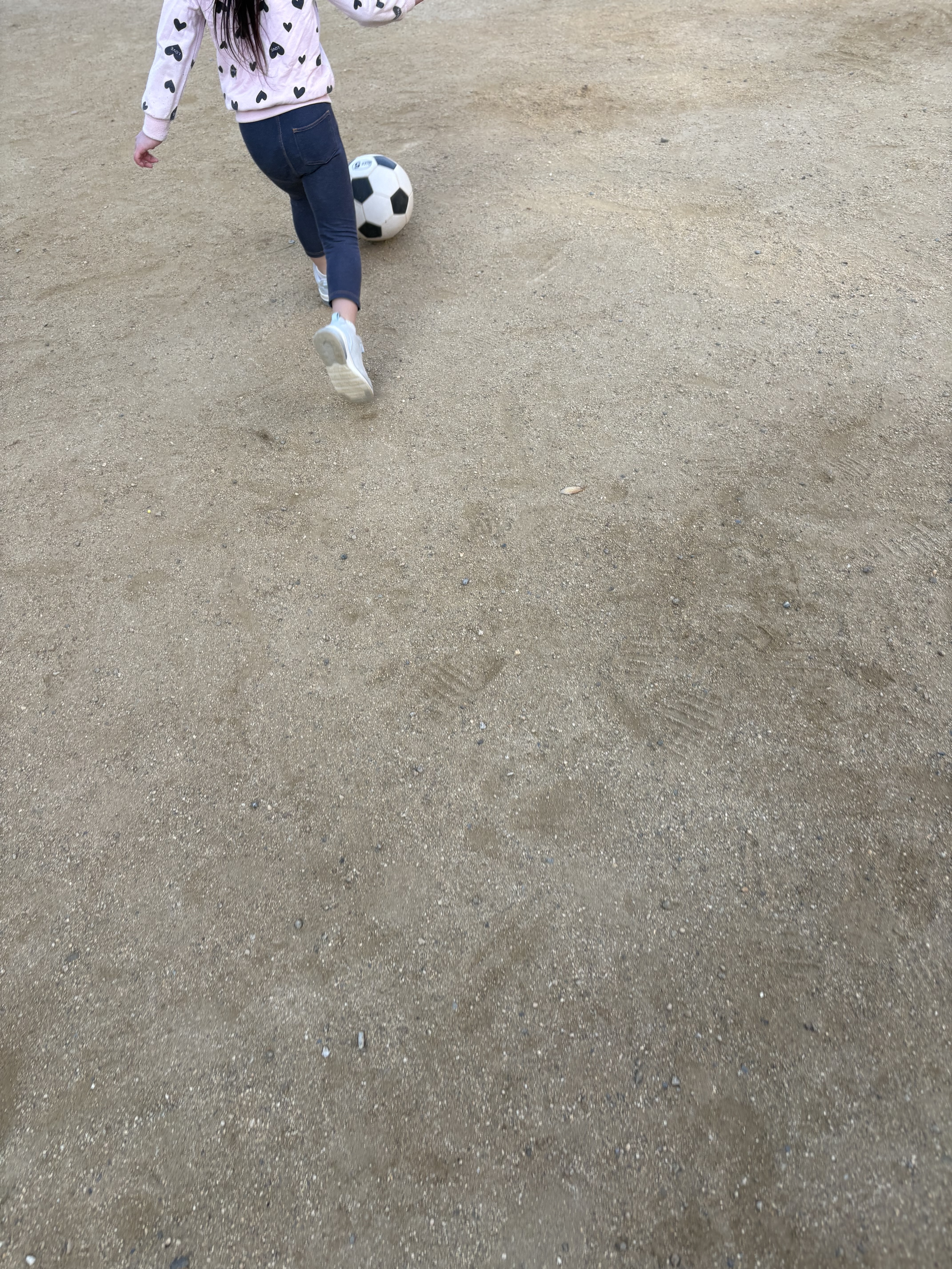 ボールは友達。できるだけ体から離れないように、脳から一番遠い、足の感覚を研ぎ澄ます瞬間。