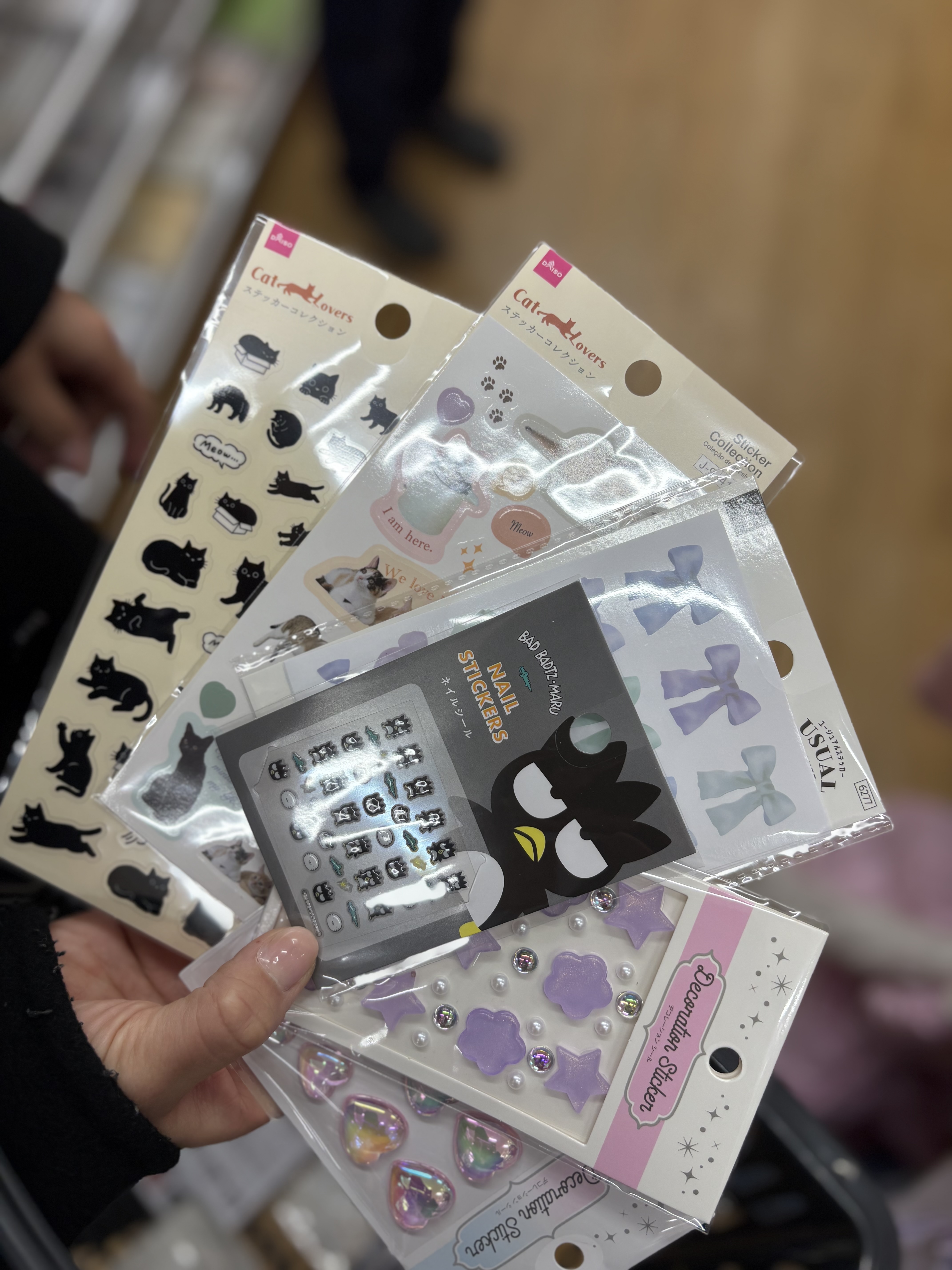 「目標へ、いざ帰還！」

誘惑を振り切り、再びシール売り場へと足を進める「実行機能」の輝き。