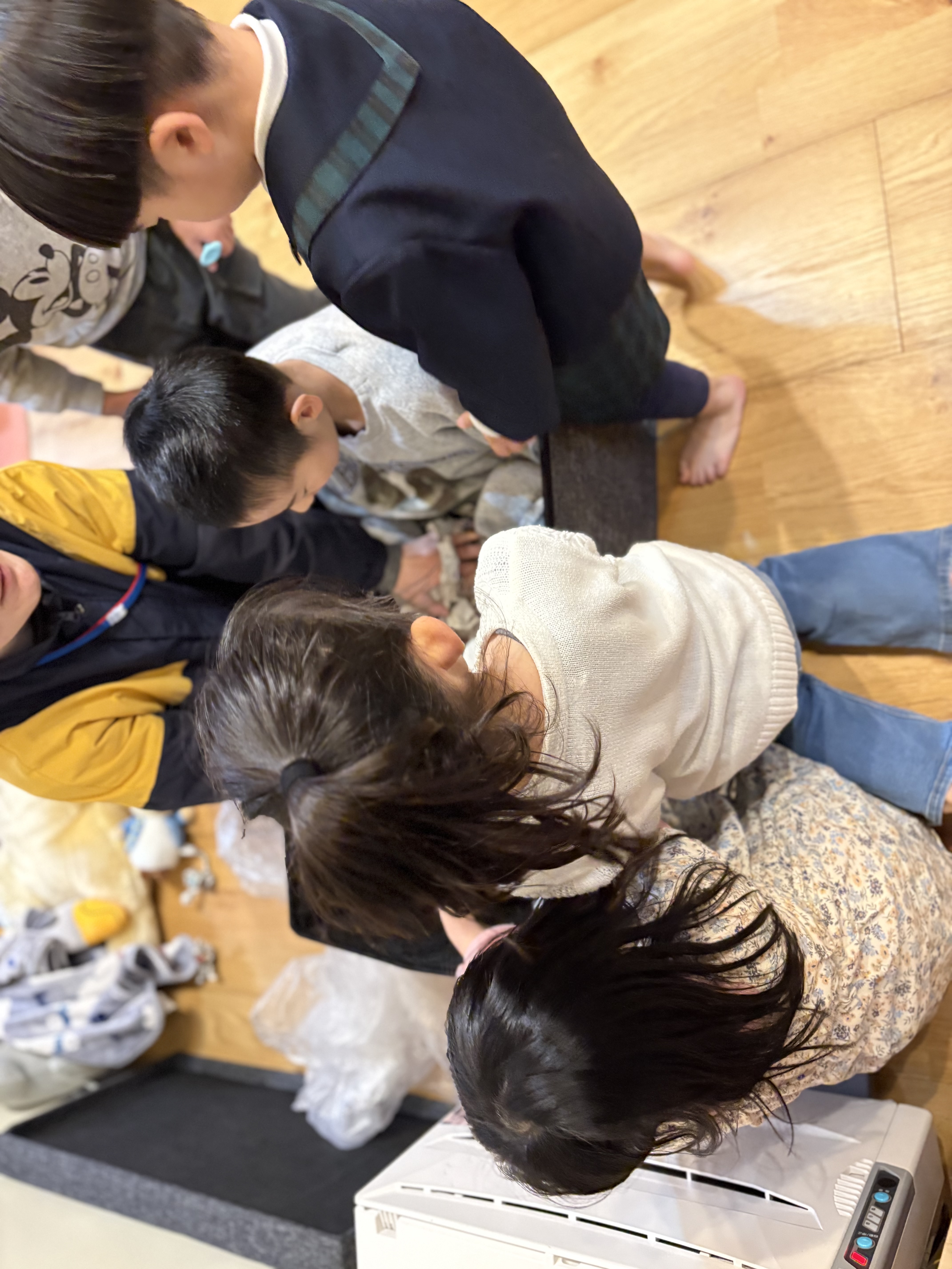 鬼が来る前に、作戦会議をしている様子。