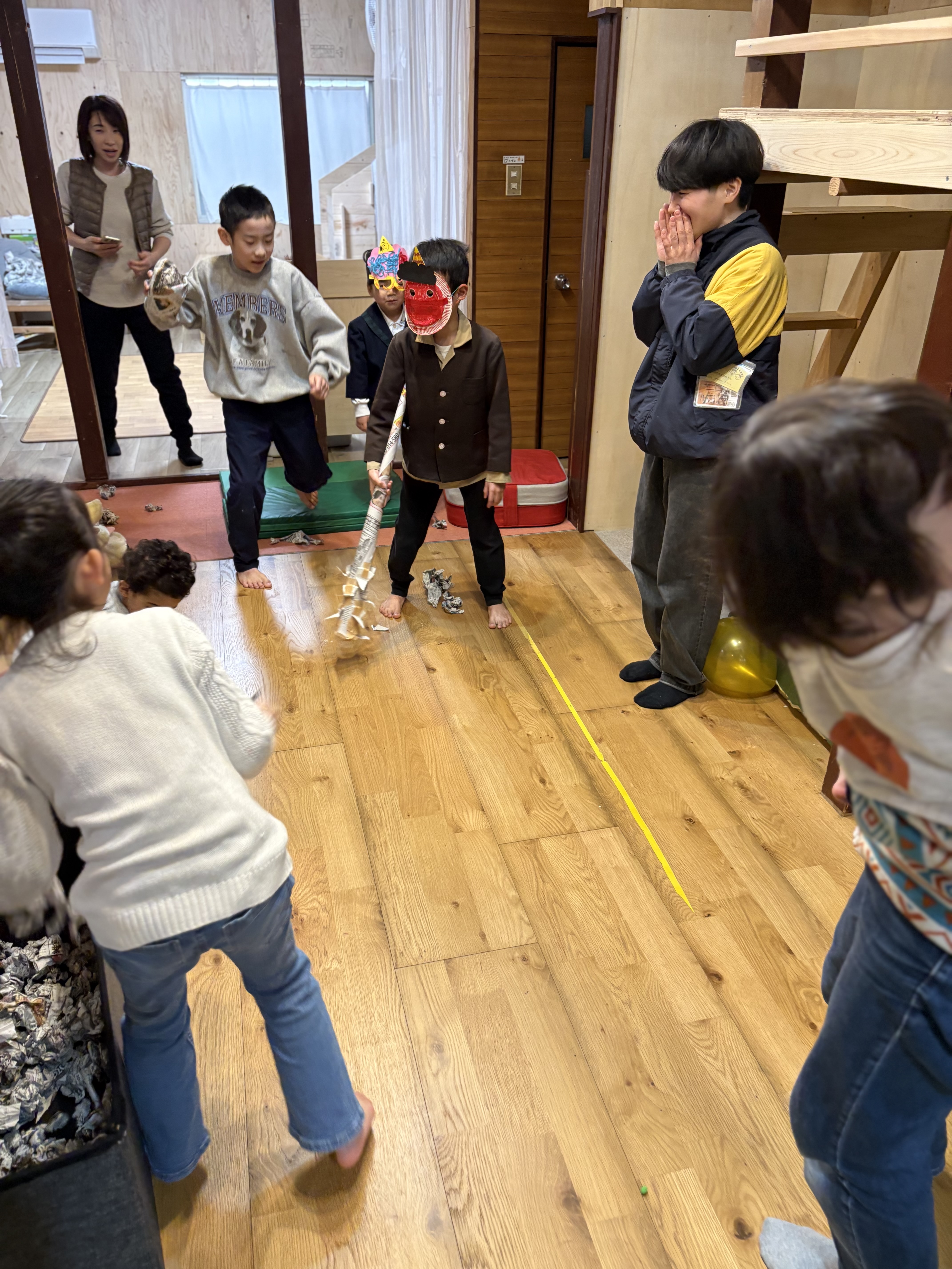 みんなのボールが鬼に当たり、もうすぐ倒せそうな瞬間。