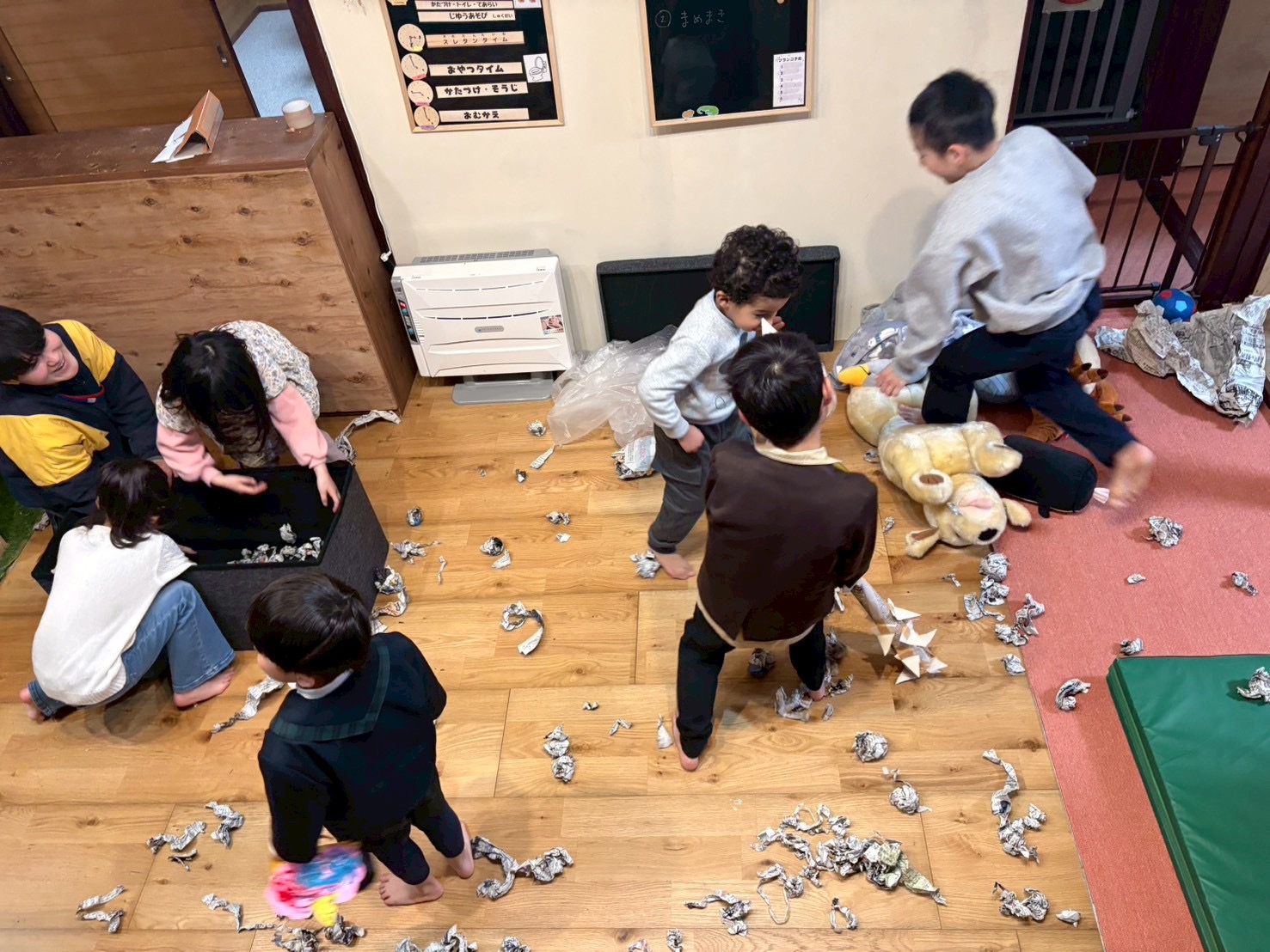 激しい攻撃を受ける赤鬼、