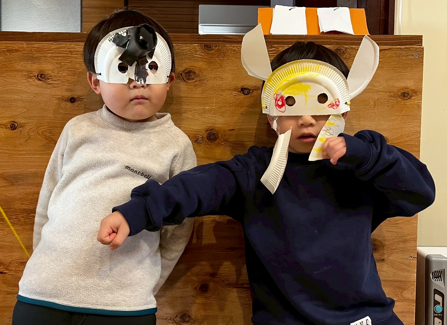 「自信という名の光、満開。」

最高のポーズが決まり、カメラに向かって弾けるような笑顔。まさに「笑顔のライト」が灯った瞬間。