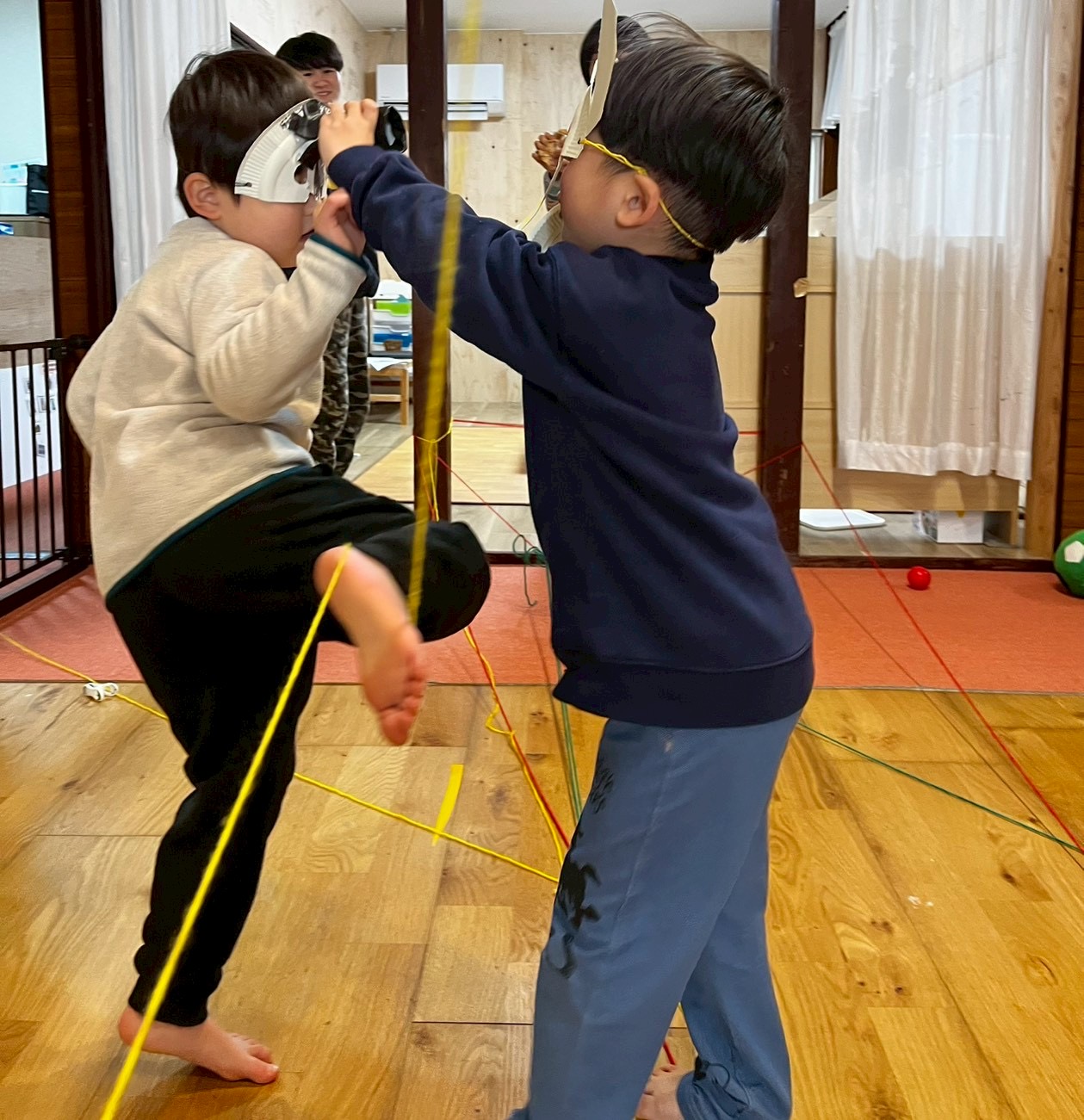 いざ戦いが始まったぞ。僕の必殺技はすごいんだぞと、それぞれの強さを言語化する様子。