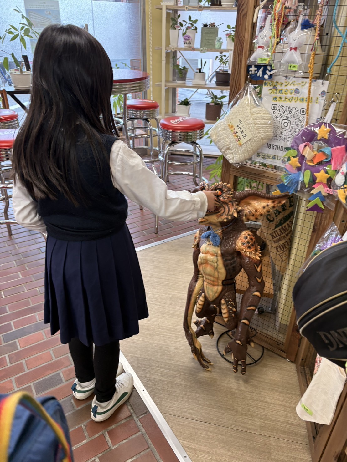 なんだか怖いけど、興味が湧いてくる店内の様子。