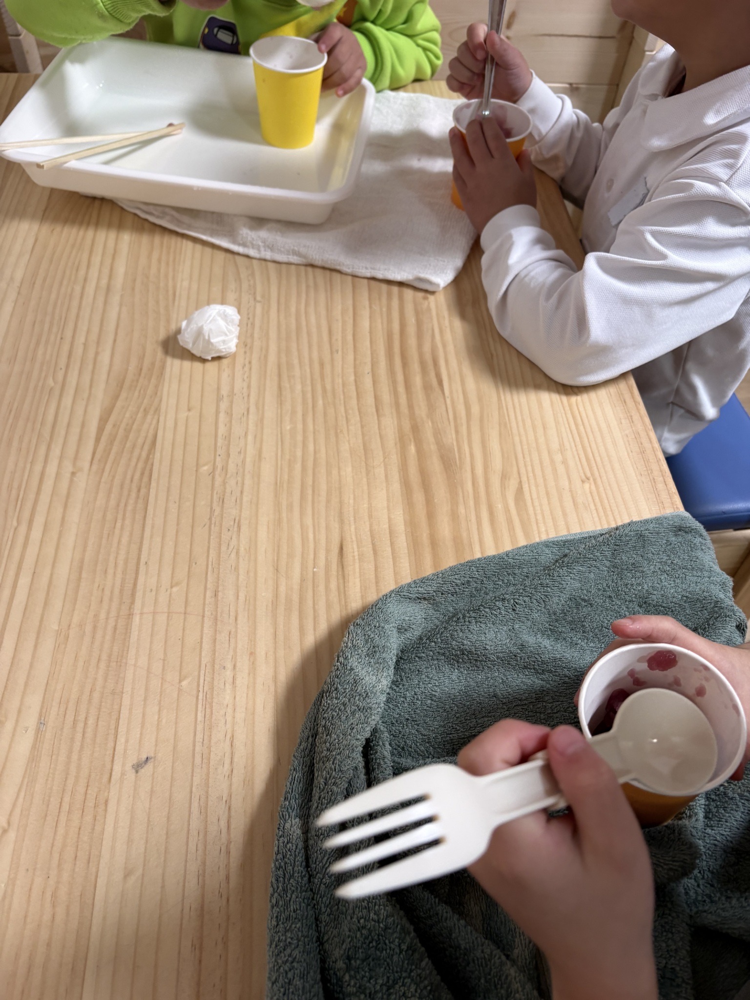 「最初の一口、天国の味。」
自分で一生懸命振って作ったシャーベットを口に運ぶ、至福の瞬間。