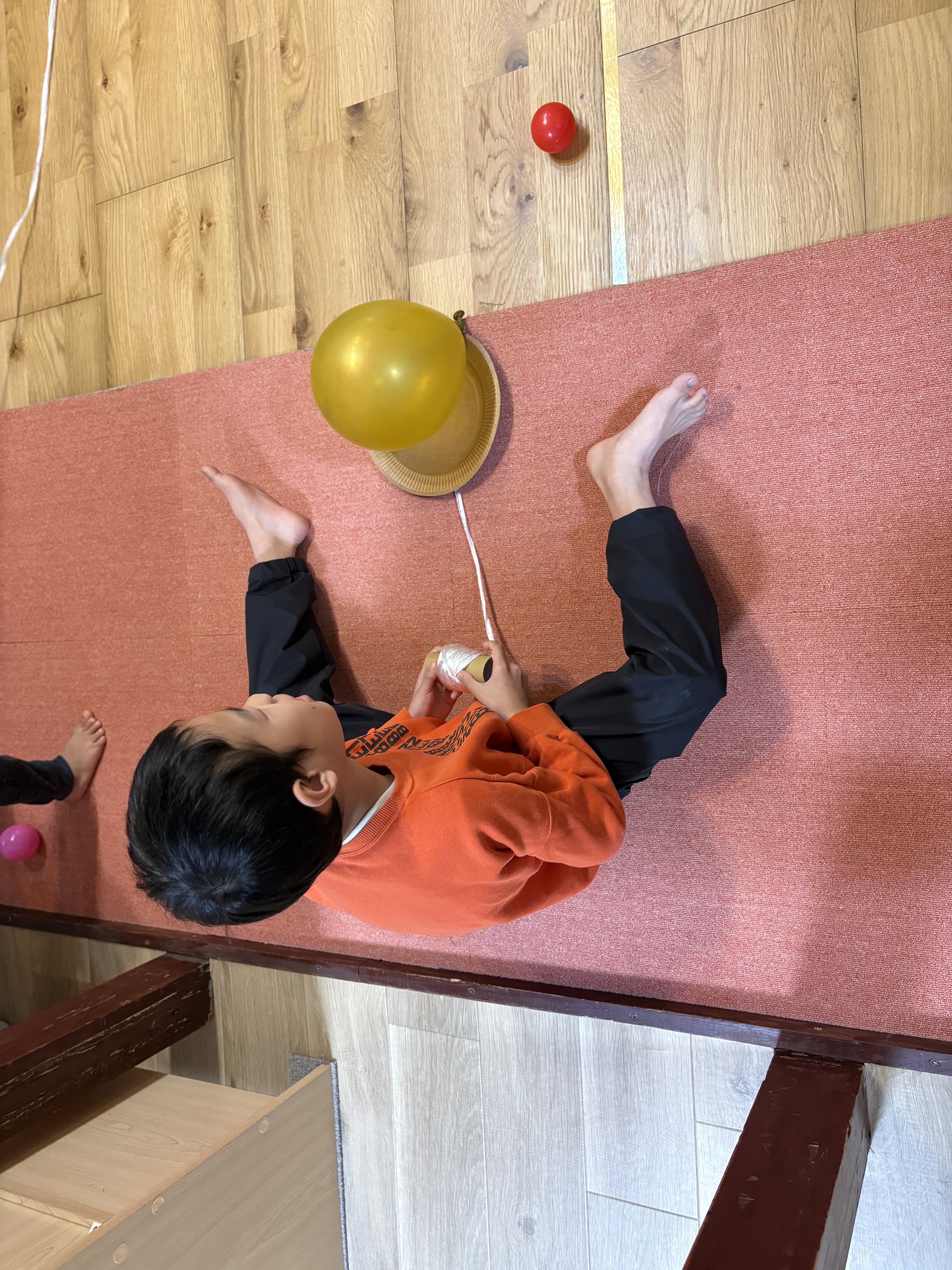 「究極の『風船モード』へ!」
自ら風船をセットし、「次はこれだ!」と不敵に笑う。失敗を恐れない「挑戦者」の顔。