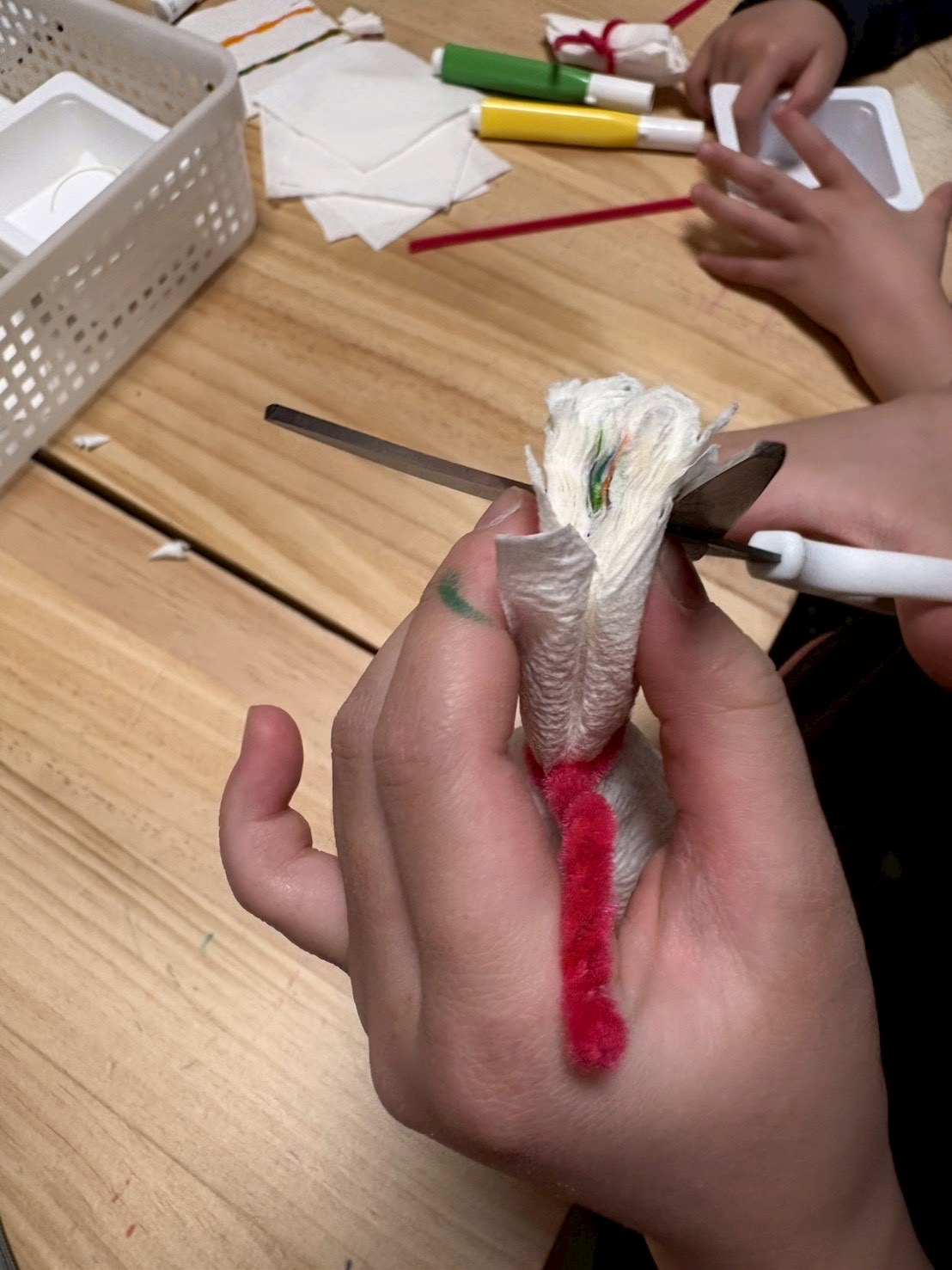 「青と黄色、お隣さん同士。」

隣り合った色が後で「緑」に変わることを期待して配置する、色彩の研究。