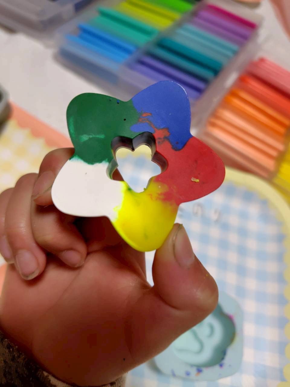 「うわぁー！できた！！」

自分の想像を超えた仕上がりに、両手を上げて喜ぶはじけるような笑顔。