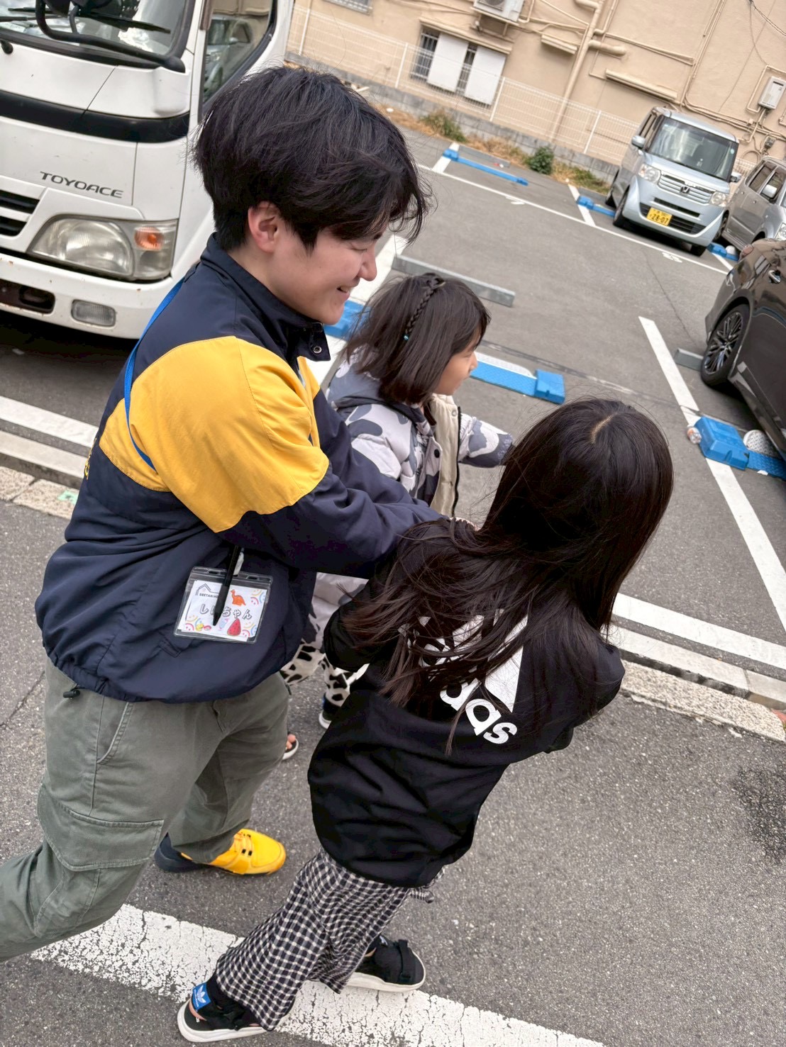 遠足みたいで楽しいと喜ぶ様子。