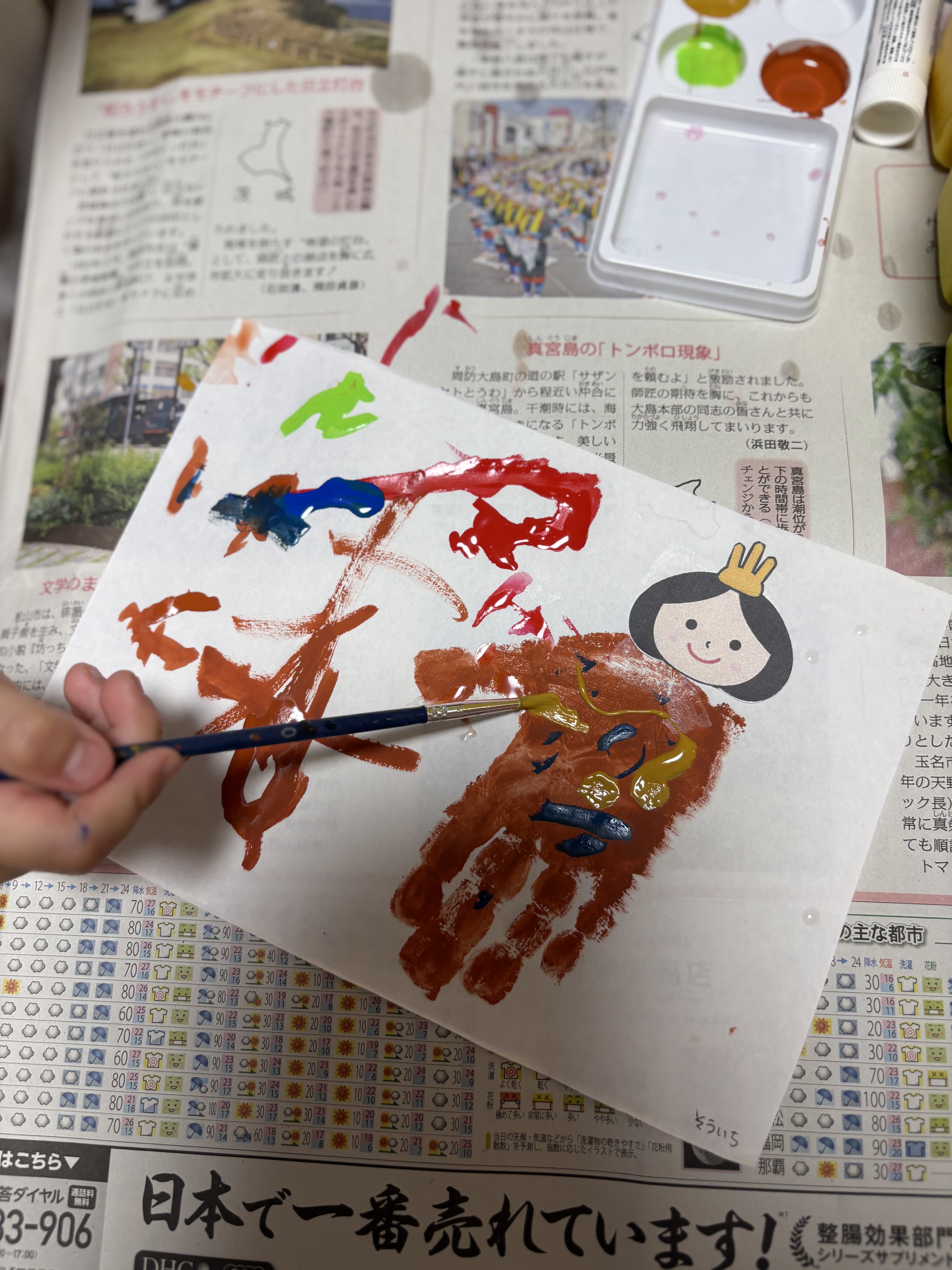 「キラキラの、魔法をひとふり。」
シールやラメを選び、「ここはもっと豪華にする!」と自分らしさをトッピングする創造的な時間。