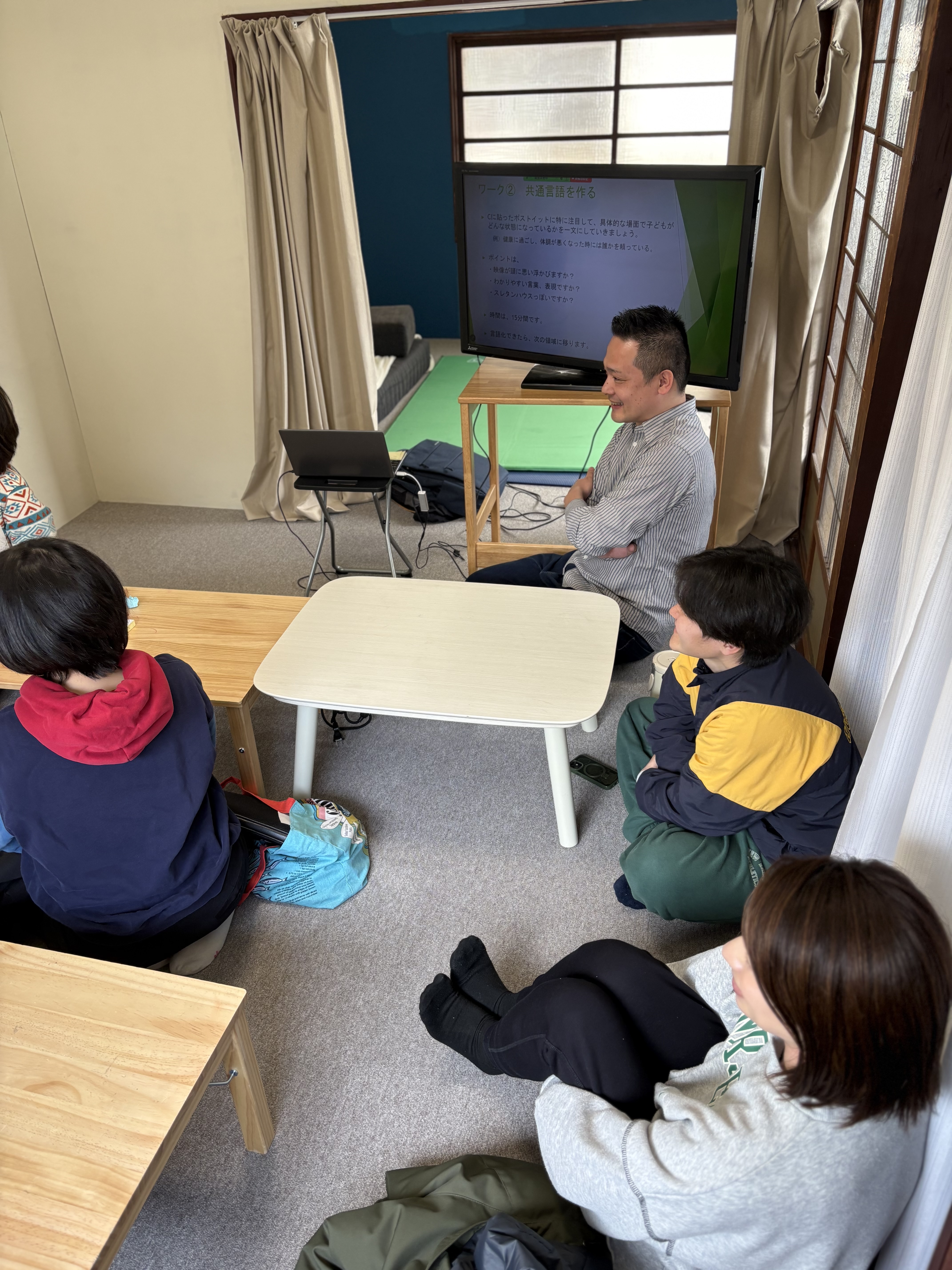 「最終章、決意のホワイトボード。」

「全6回 最終日」と書かれたボードを前に、どこか清々しい表情で集まるスタッフたちのオープニング。