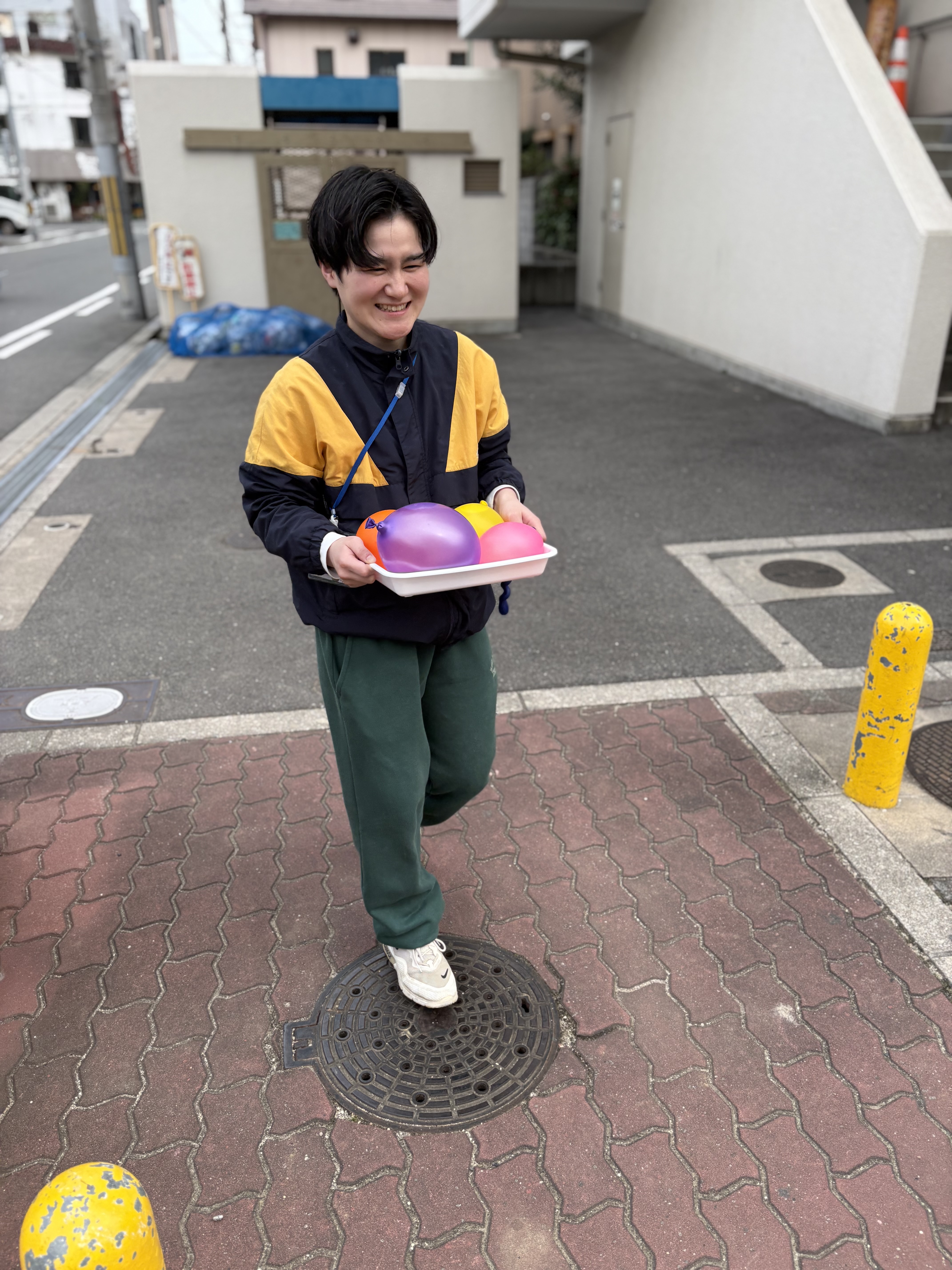 スタッフも何が始まるのかを想像しながら笑顔になる瞬間。