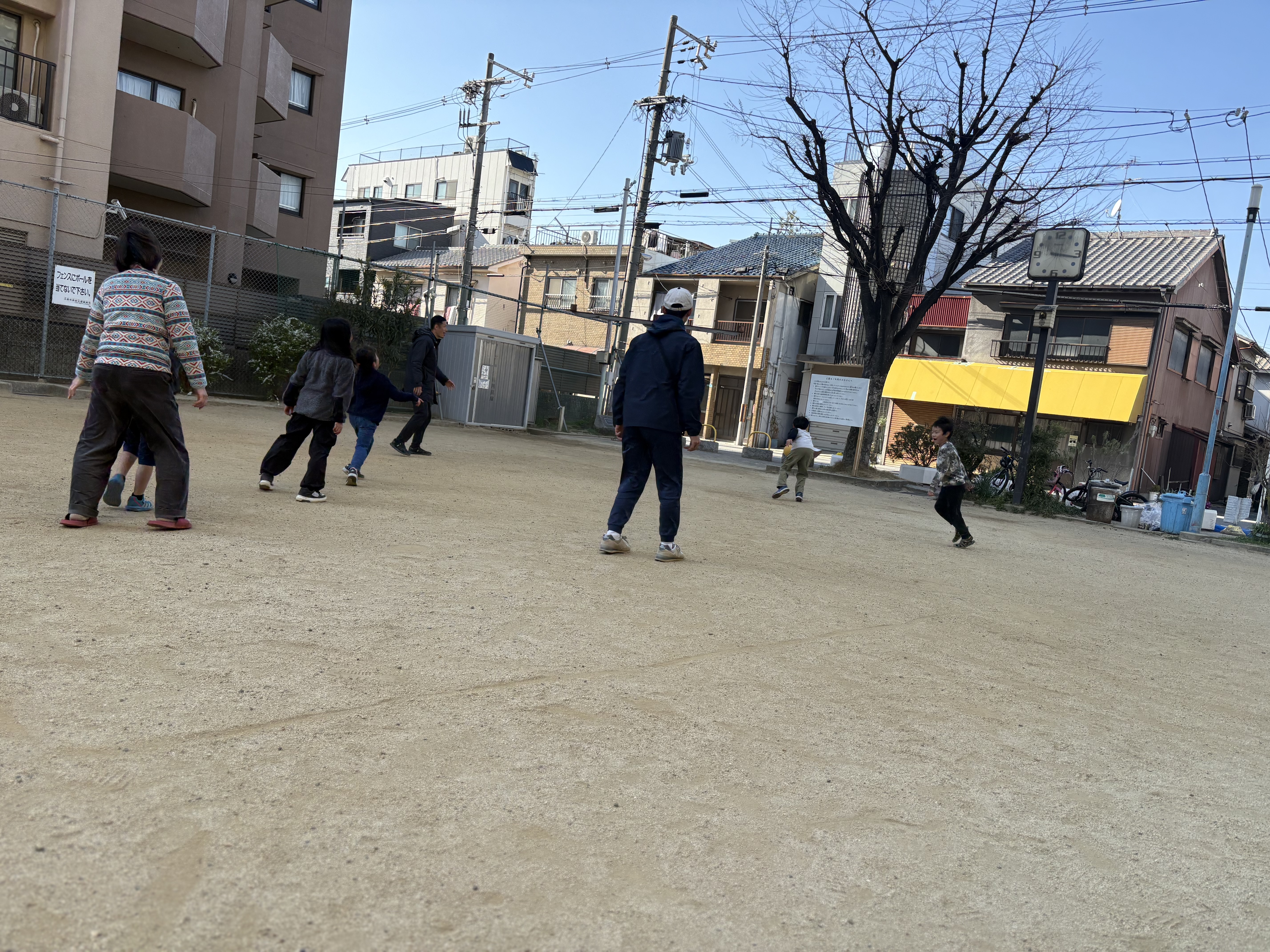 「全力投球、本気の証。」

ボールを力いっぱい投げる瞬間。手加減なしの「本気」が、お互いへの敬意に変わる。