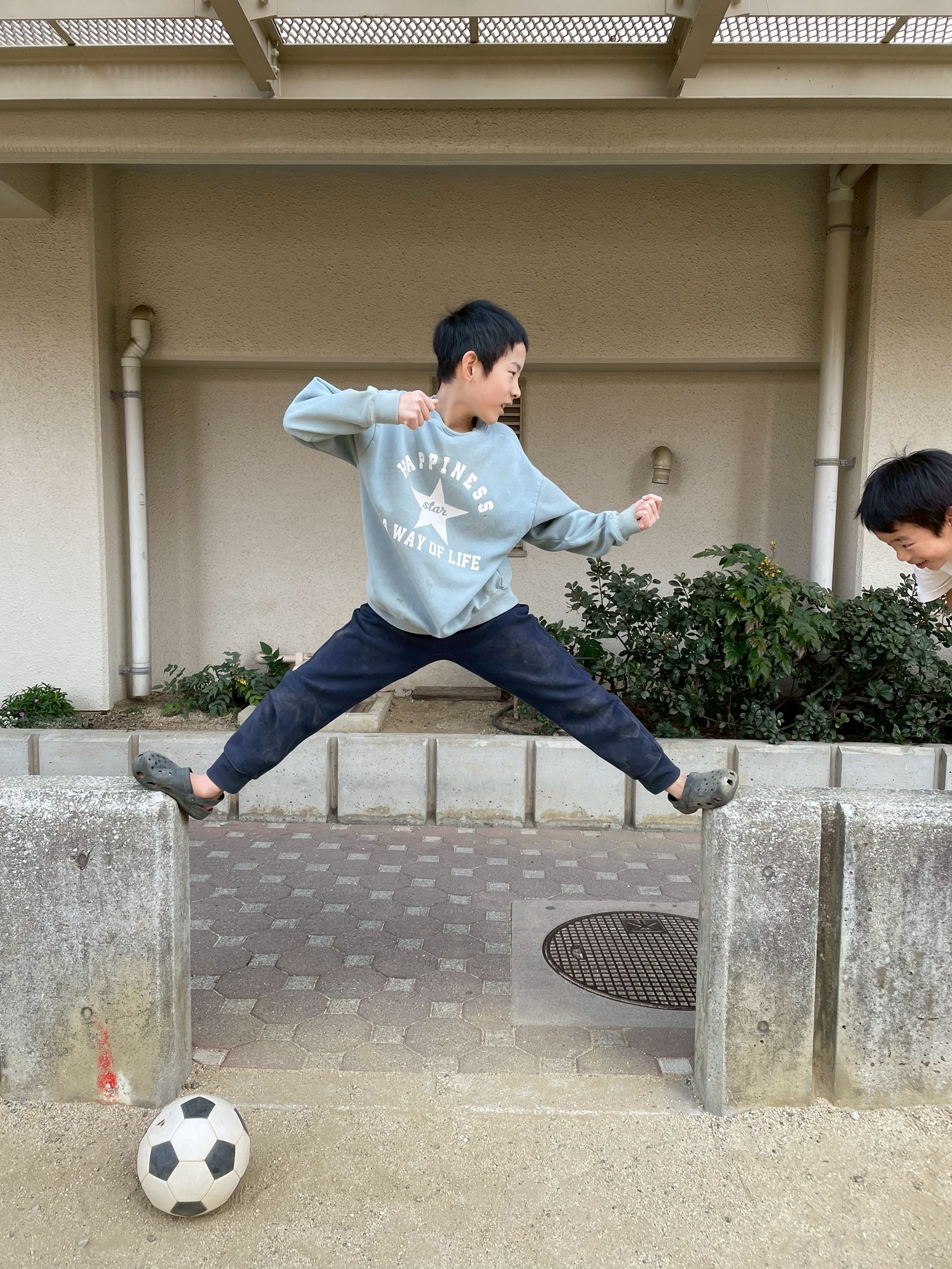 謎のヒーローが現れた瞬間。自分の存在をありのまま表現する一枚。